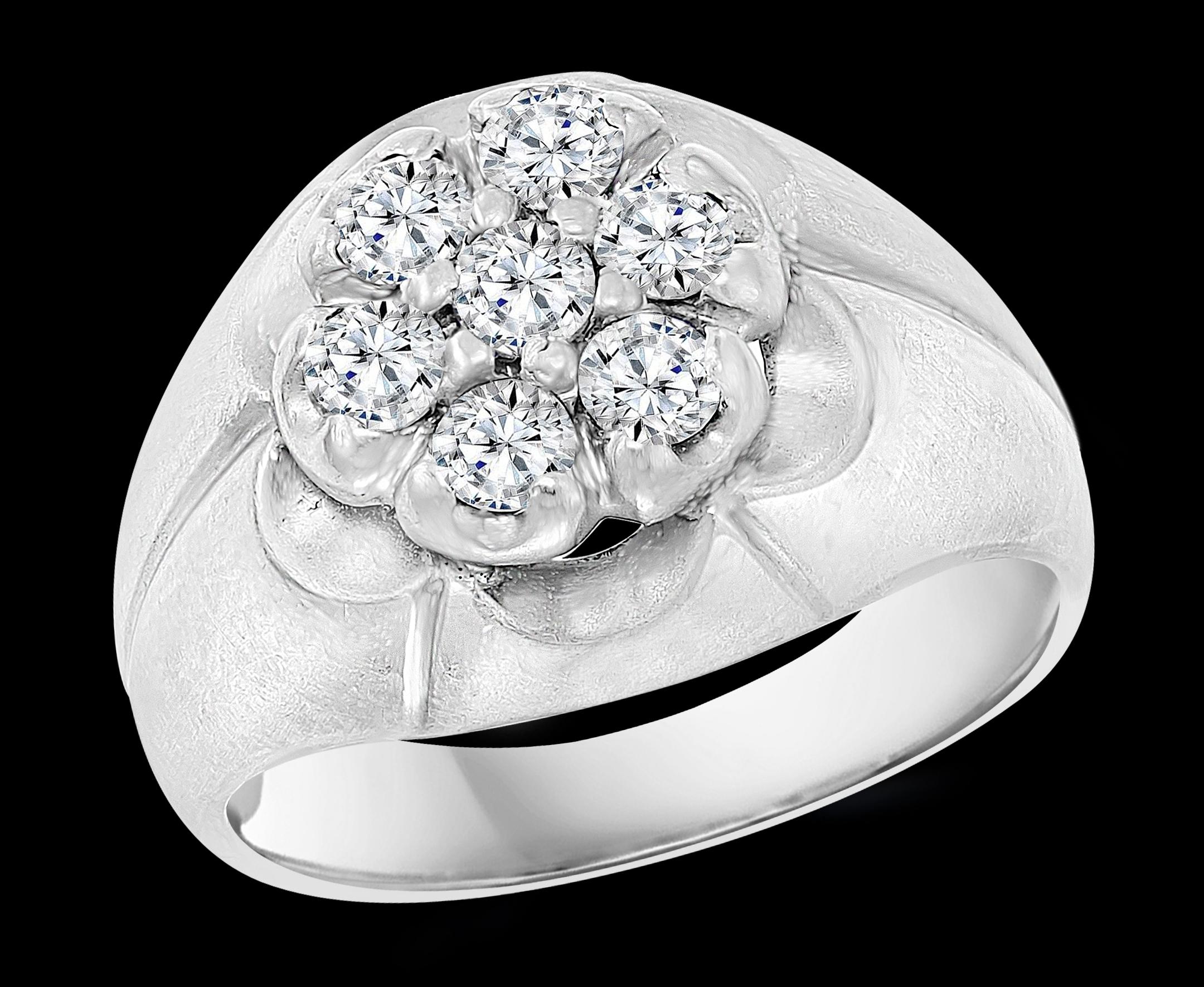 1.0 Carat, 7 Diamonds Traditional Men's Ring 14 Karat White  Gold Ring Estate
This is a Nice traditional 7  diamond  ring  from our premium wedding collection for Men
 7  Round diamonds  are set to make a Flower 
Diamonds :  Approximately 1.0