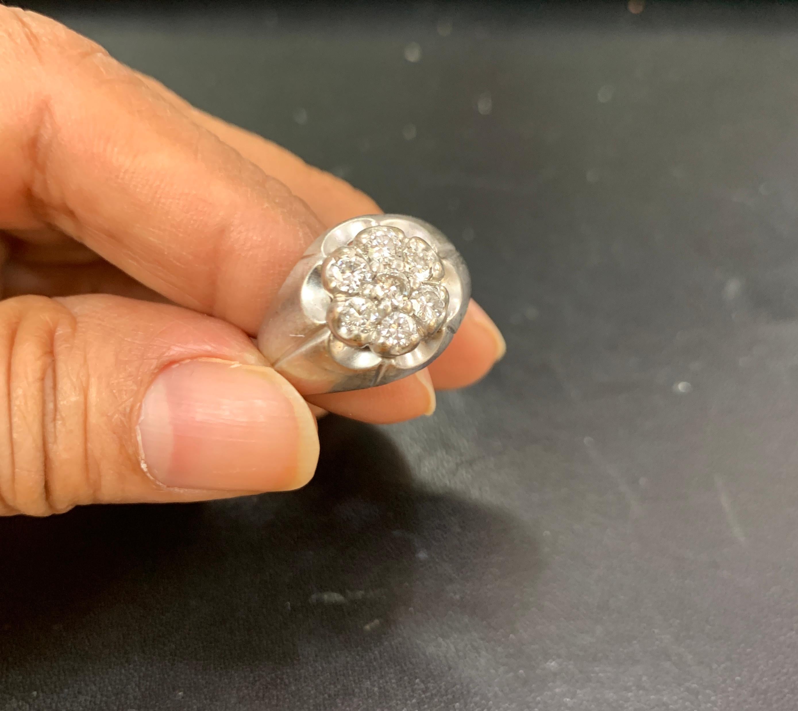 1.0 Carat, 7 Diamonds Traditional Men's Ring 14 Karat White Gold Ring Estate In Excellent Condition In New York, NY