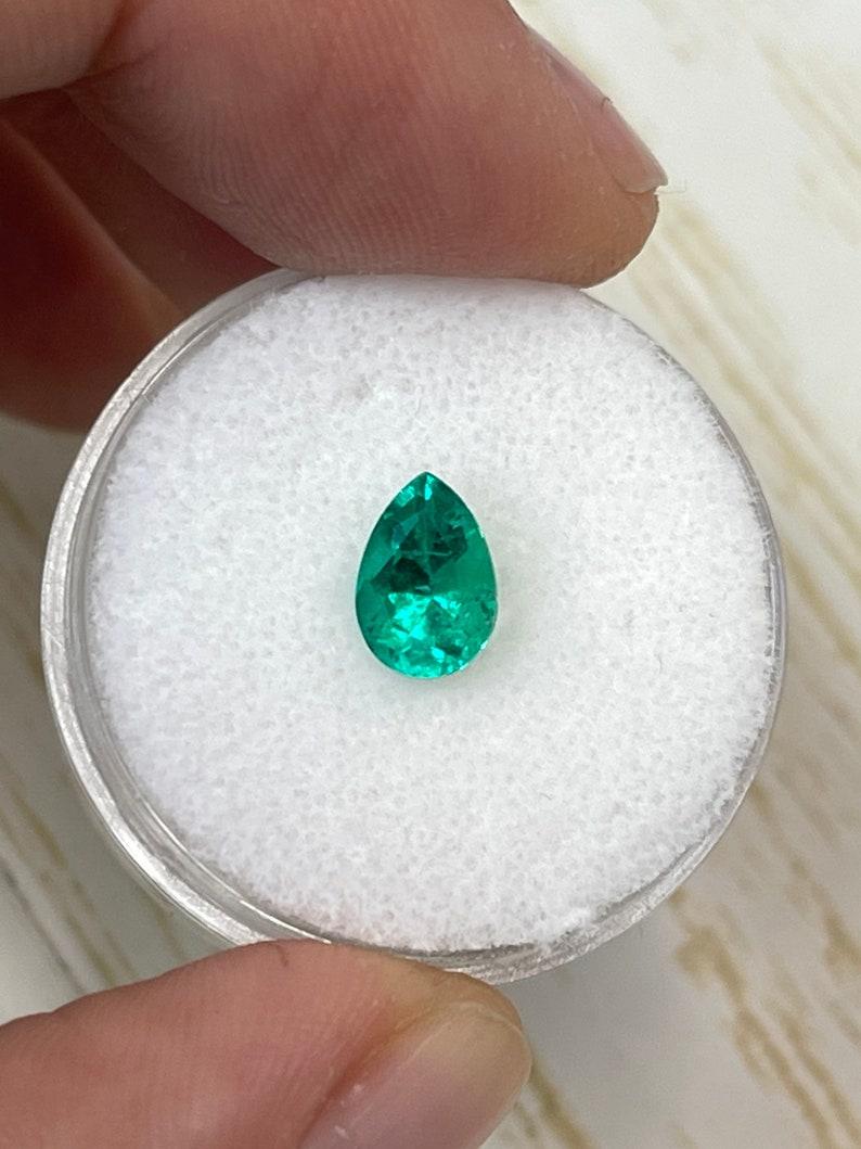 Moderno Smeraldo colombiano da 1,0 carati 8x5,5 AAA+ - Gemma di maggio dal taglio a pera in vendita