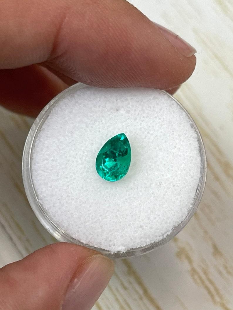 Taglio a goccia Smeraldo colombiano da 1,0 carati 8x5,5 AAA+ - Gemma di maggio dal taglio a pera in vendita