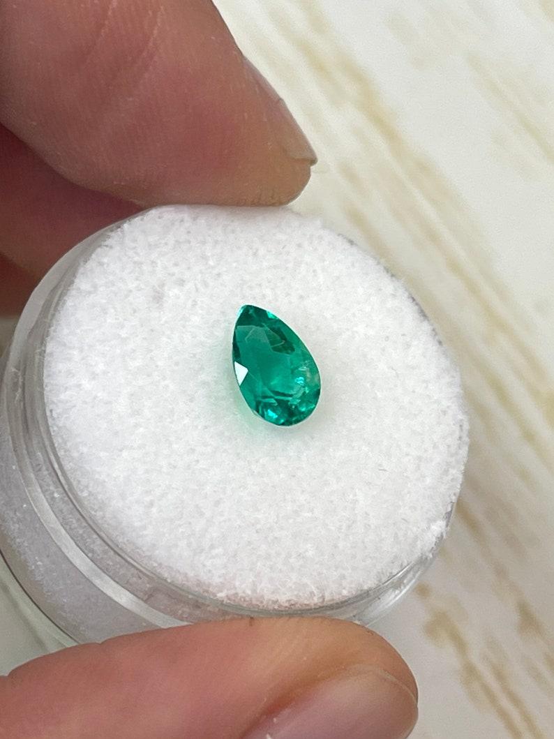 Smeraldo colombiano da 1,0 carati 8x5,5 AAA+ - Gemma di maggio dal taglio a pera In condizioni Nuovo in vendita a Jupiter, FL