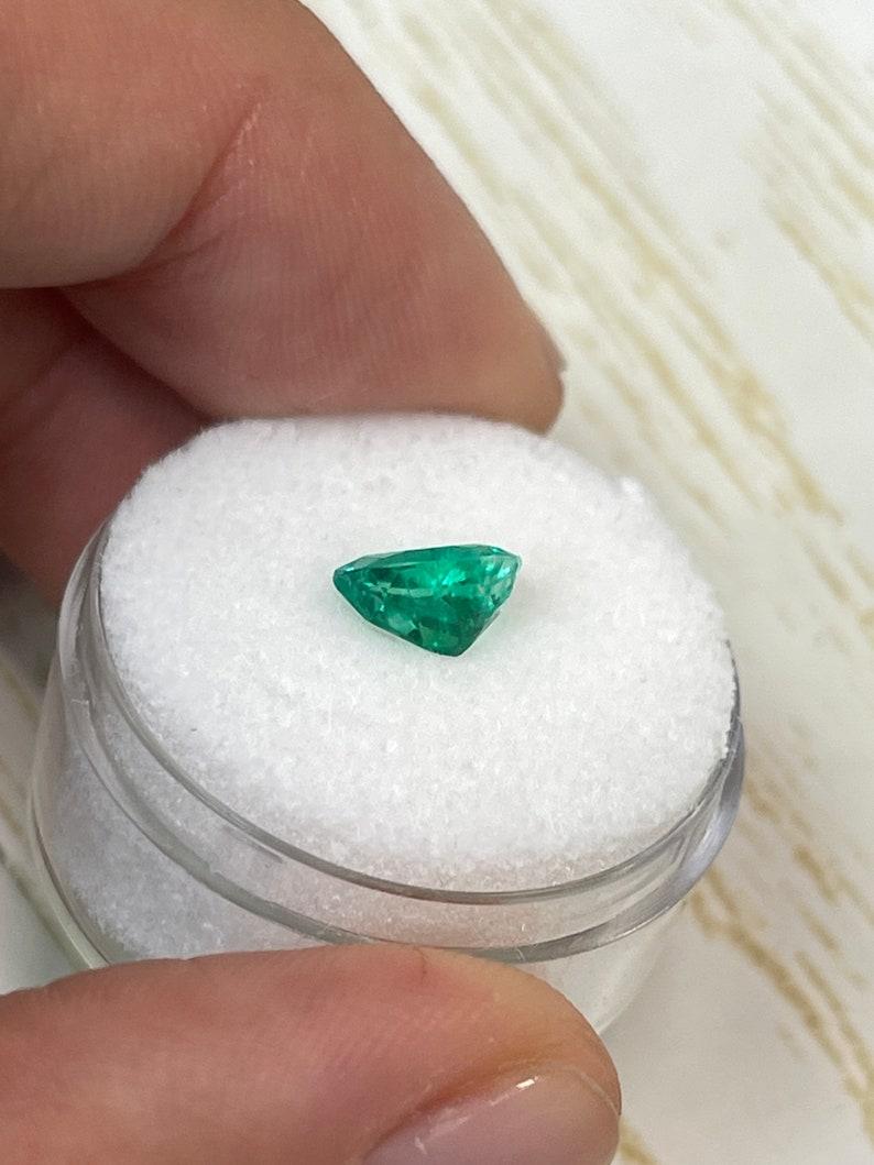 Smeraldo colombiano da 1,0 carati 8x5,5 AAA+ - Gemma di maggio dal taglio a pera in vendita 1