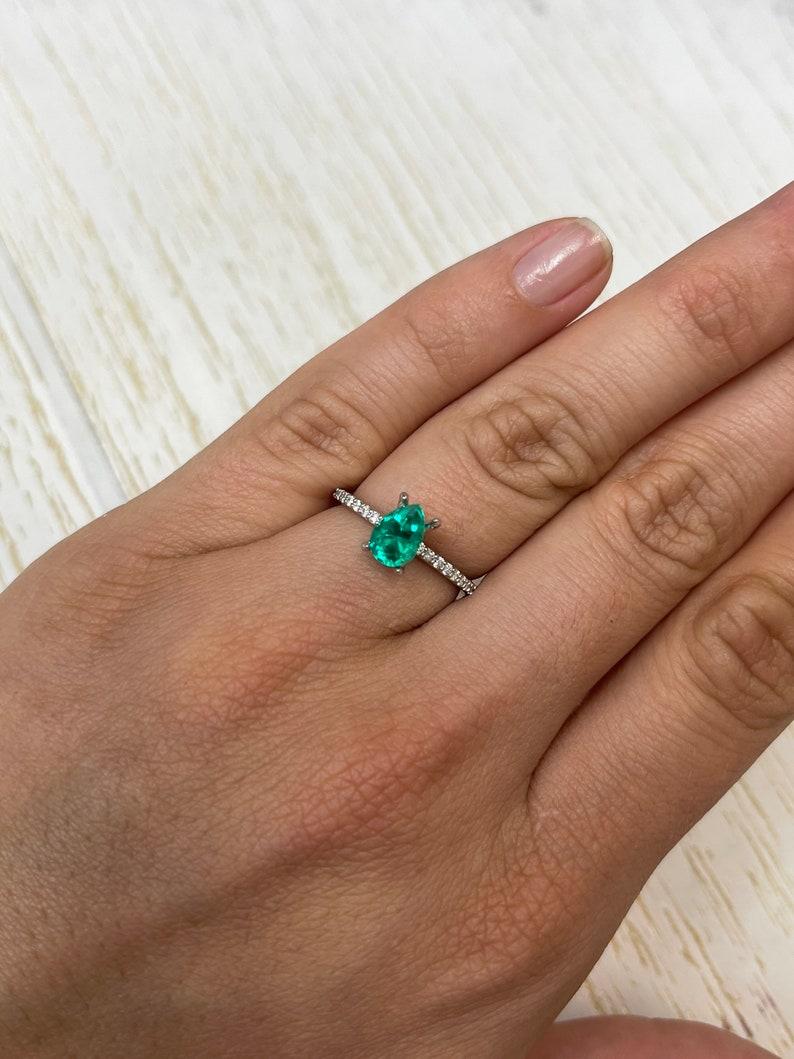 Smeraldo colombiano da 1,0 carati 8x5,5 AAA+ - Gemma di maggio dal taglio a pera in vendita 2