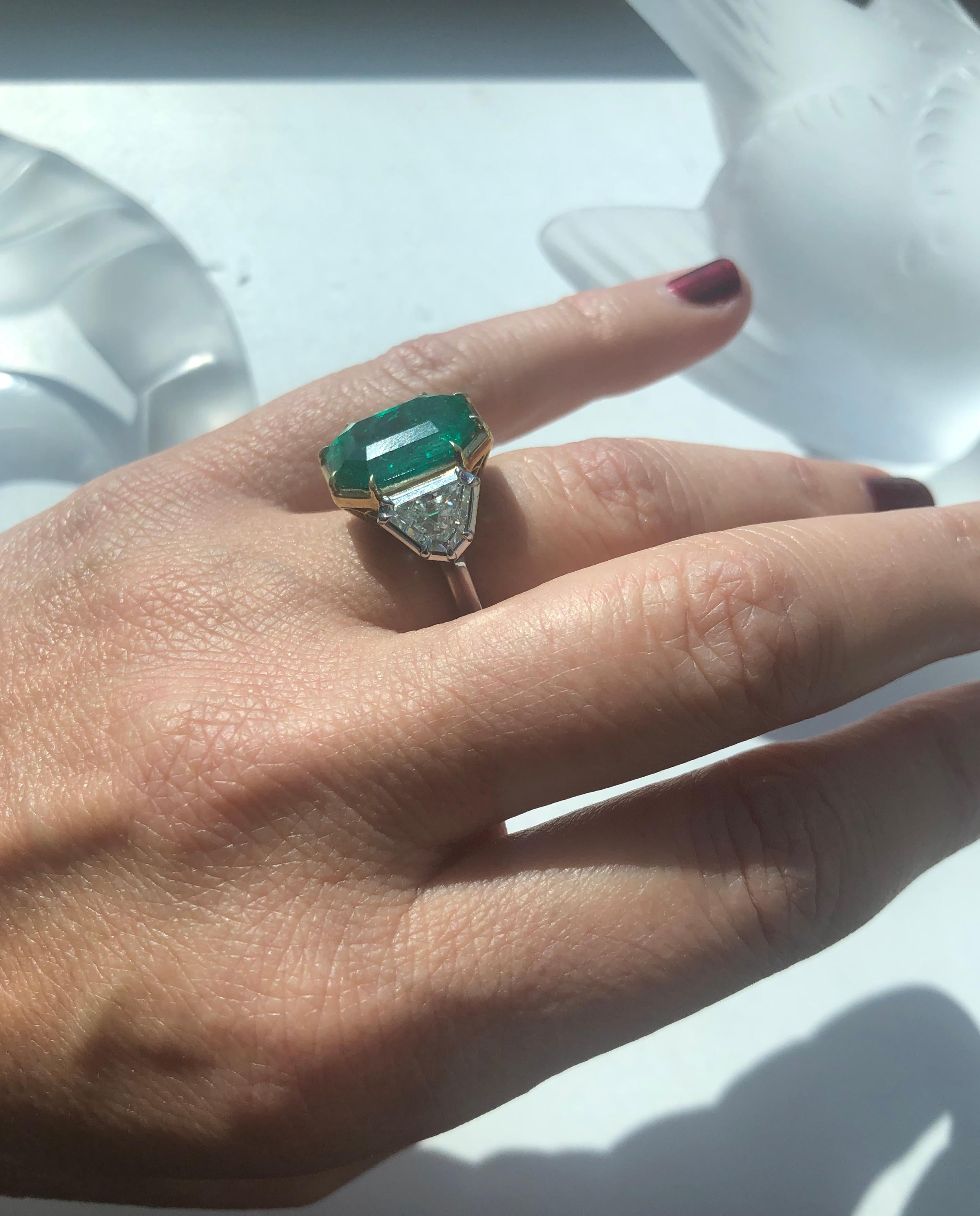 Modern 10 Carat AGL Certified Colombian Emerald Diamond Platinum Ring