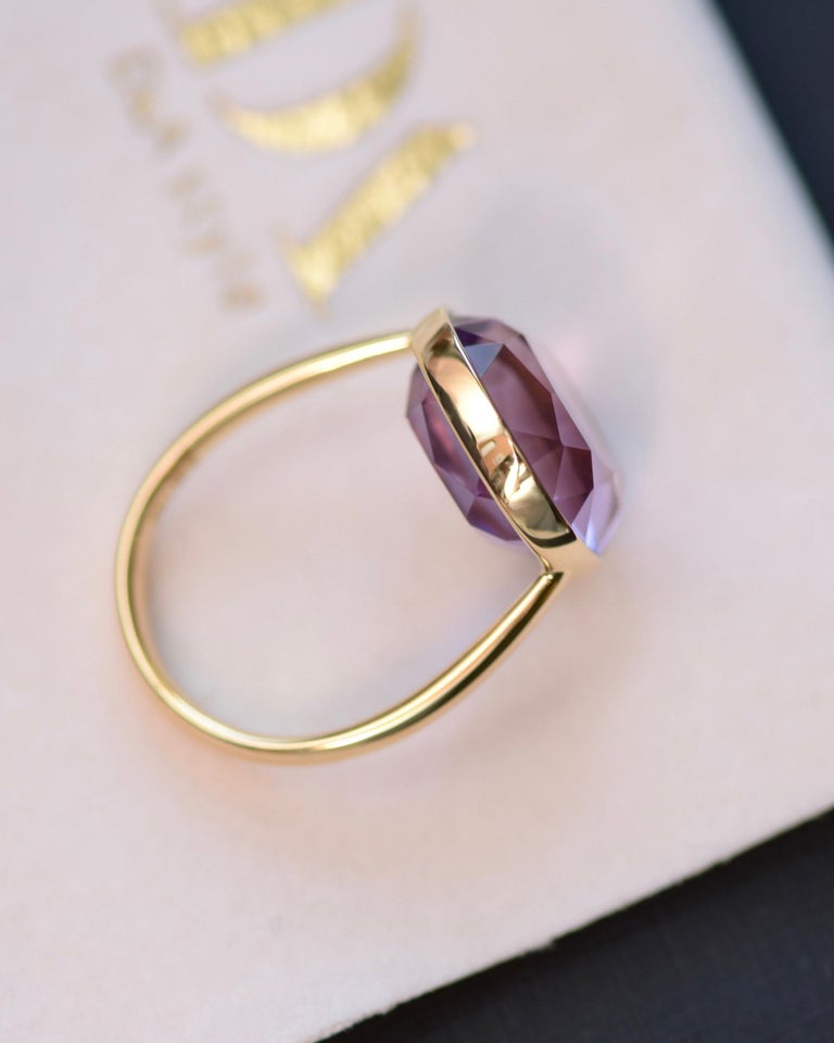 10 Carat Amethyst 18 Karat Yellow Gold Casual Ring "Motion" Collection