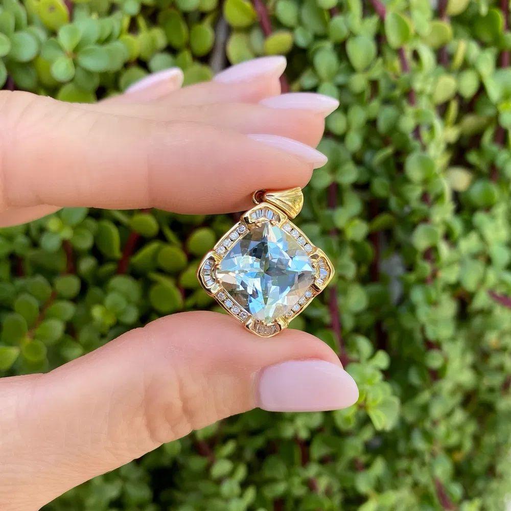 10 Karat Aquamarin und Diamant Gold Vintage-Anhänger (Modernistisch) im Angebot