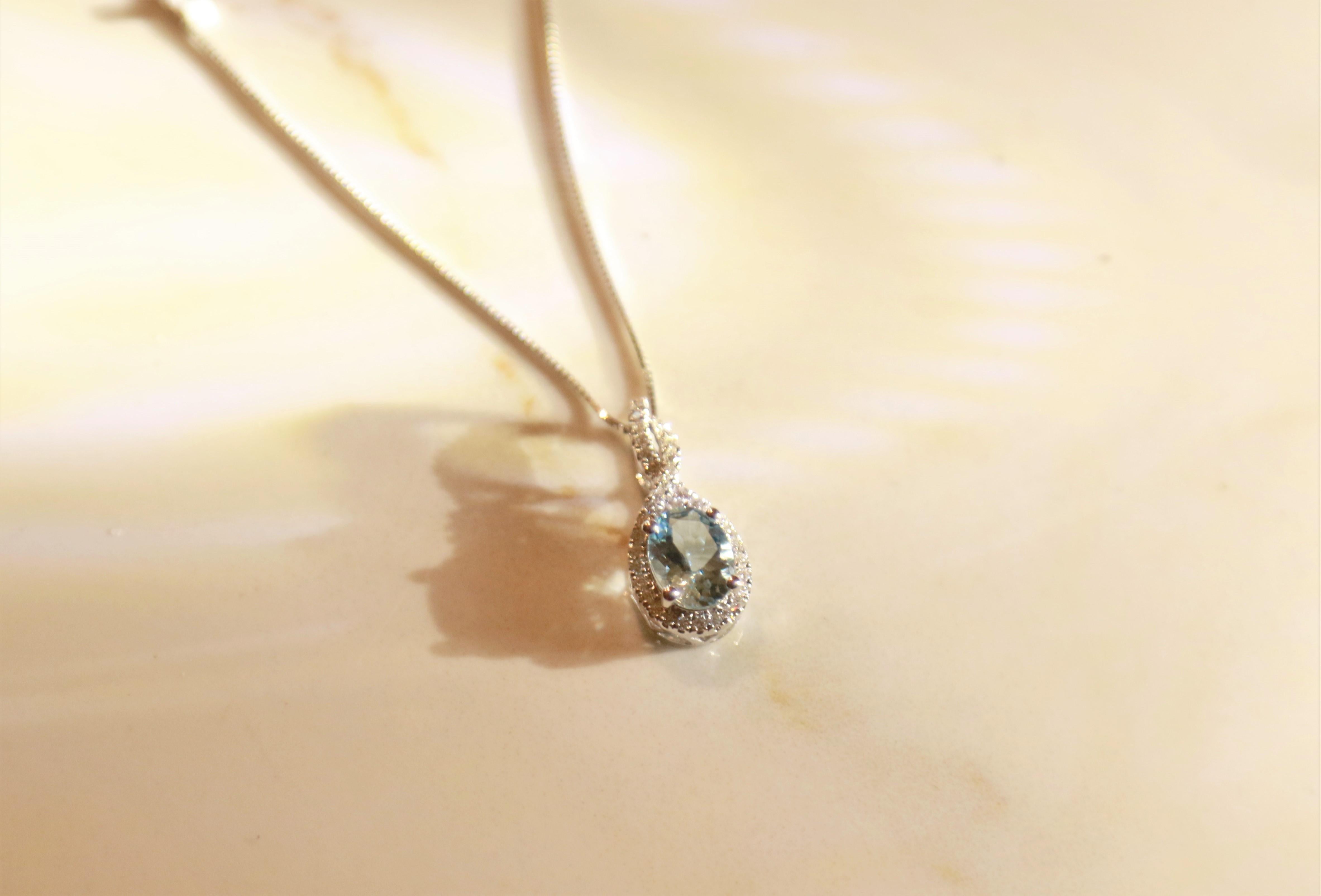 1.0 Carat Aquamarine Oval Cut Diamond Accents 10K White Gold Pendant In New Condition For Sale In New York, NY