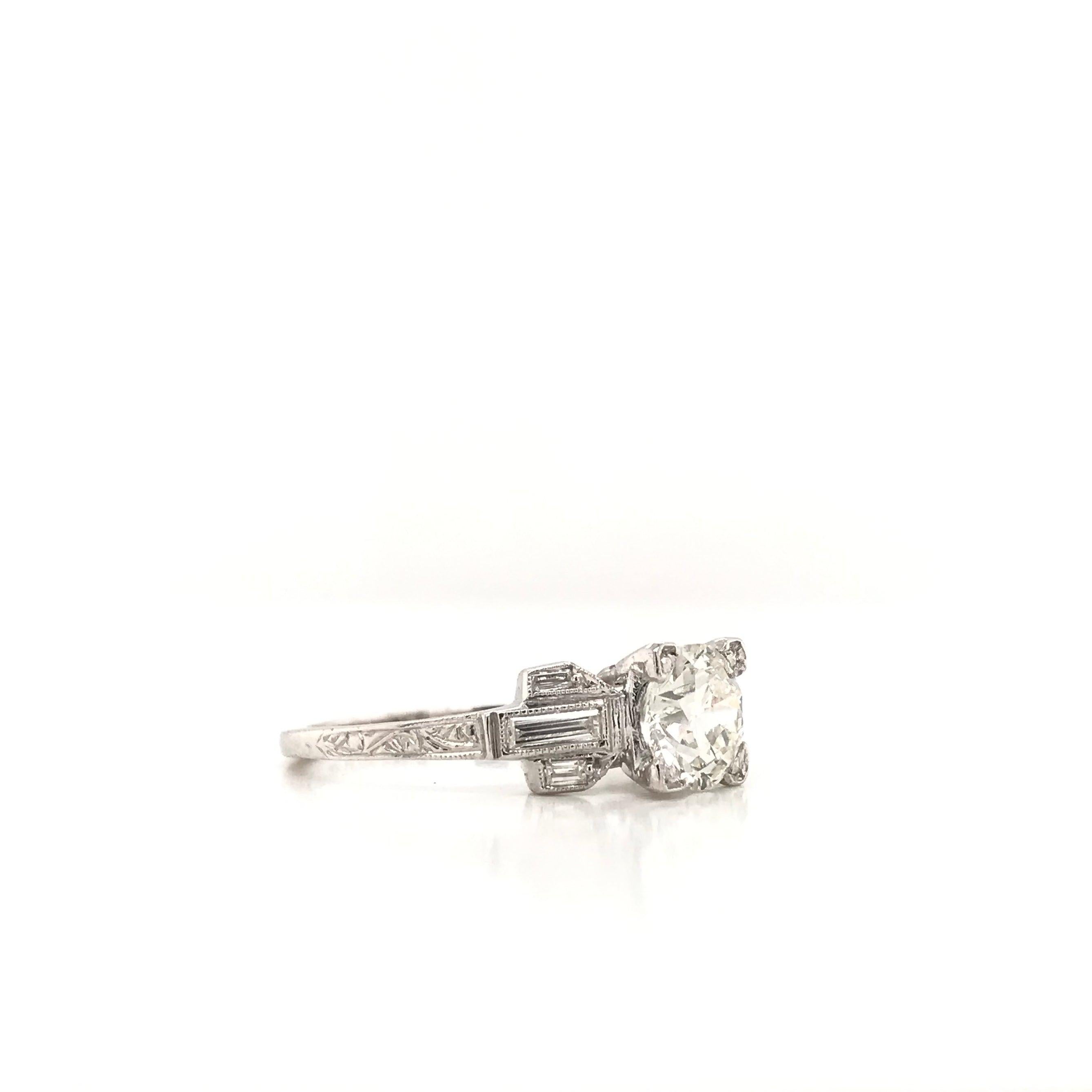 1.0 Carat Art Deco Diamond Platinum Ring In Good Condition For Sale In Montgomery, AL