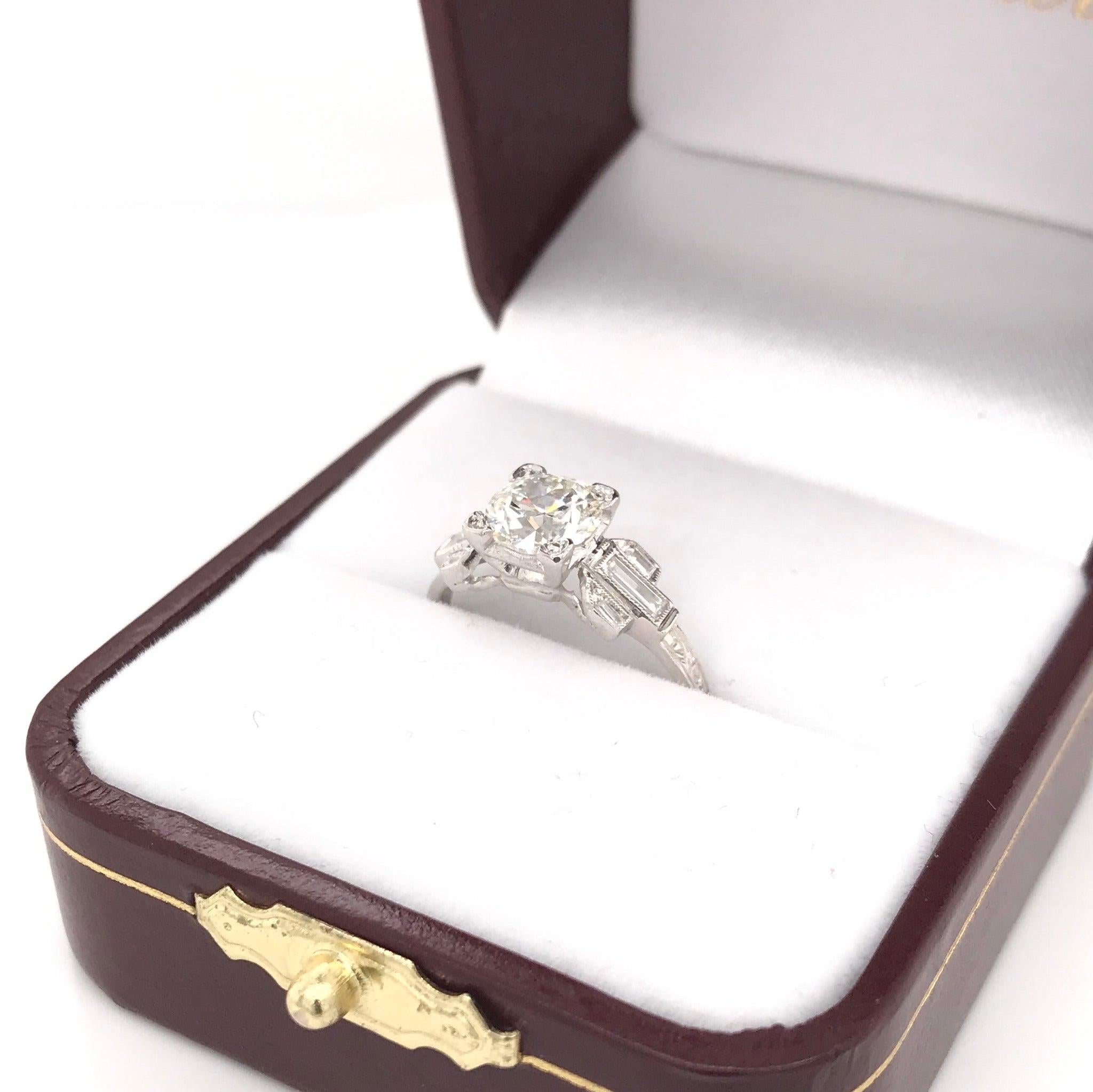 1.0 Carat Art Deco Diamond Platinum Ring For Sale 1