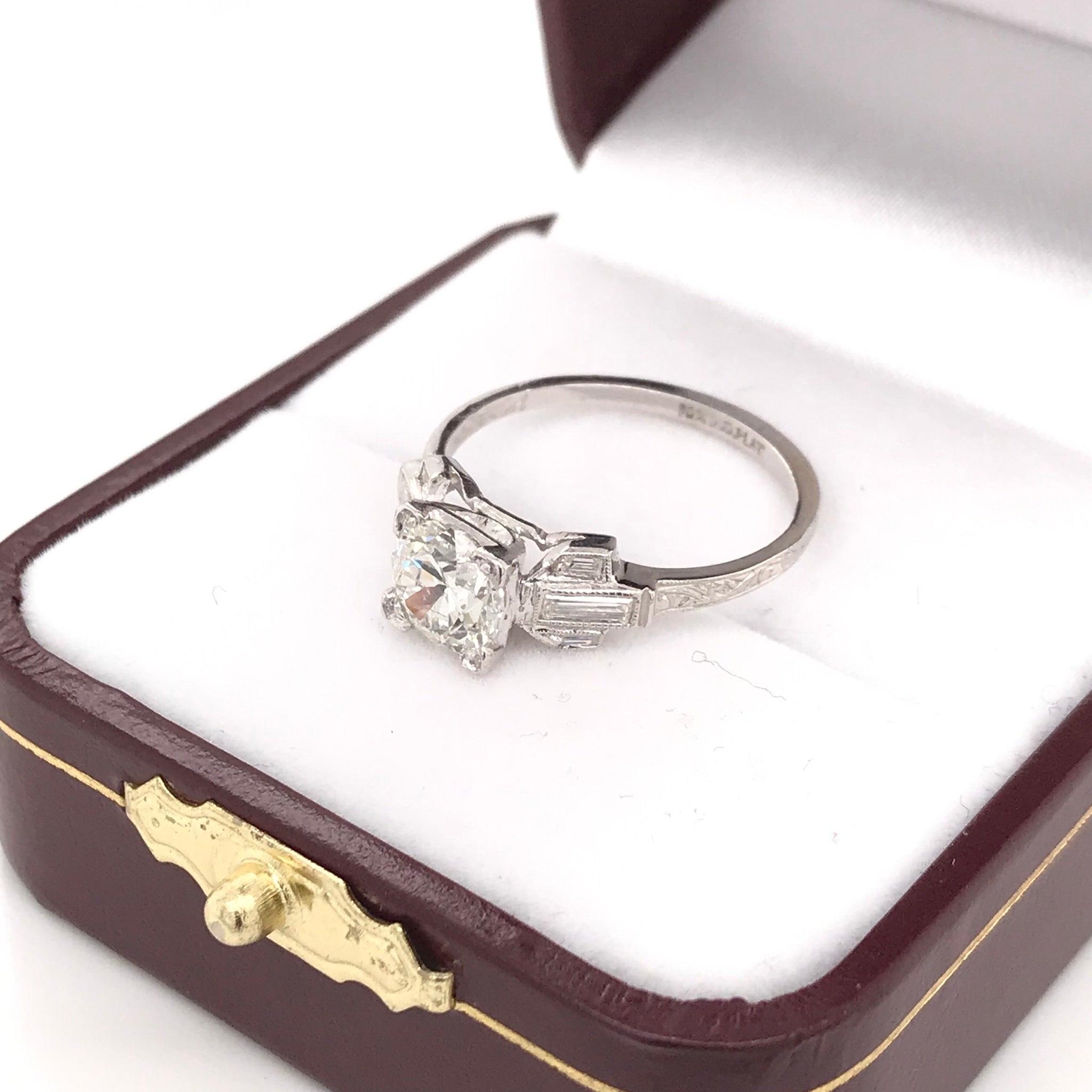 1.0 Carat Art Deco Diamond Platinum Ring For Sale 2