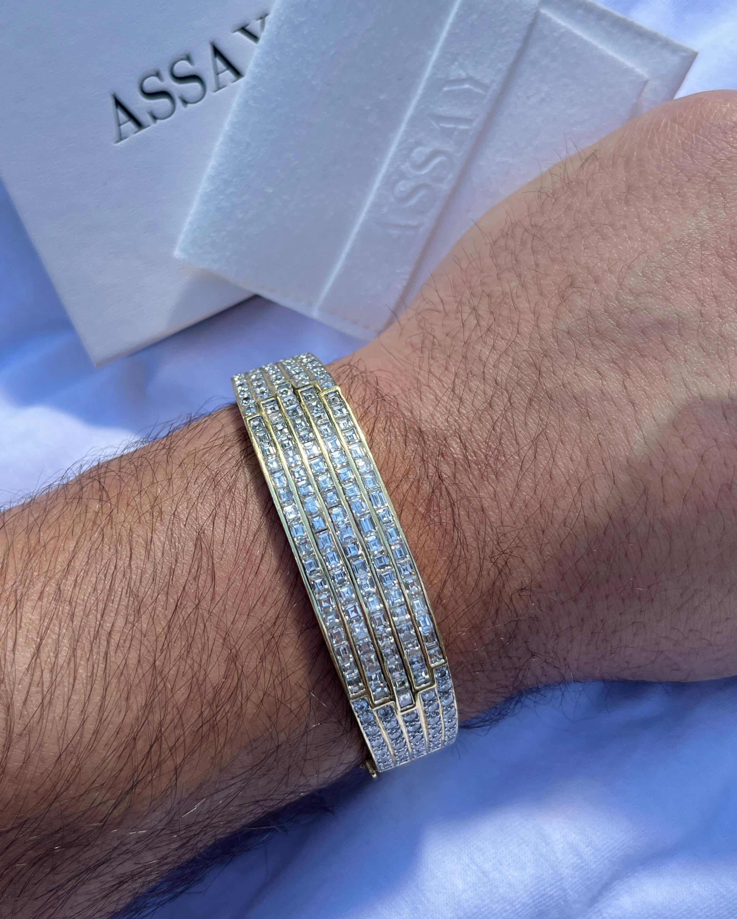 10 Carat Baguette Cut Multi-Row Diamond Encrusted Bangle Bracelet in 18k Gold For Sale 3