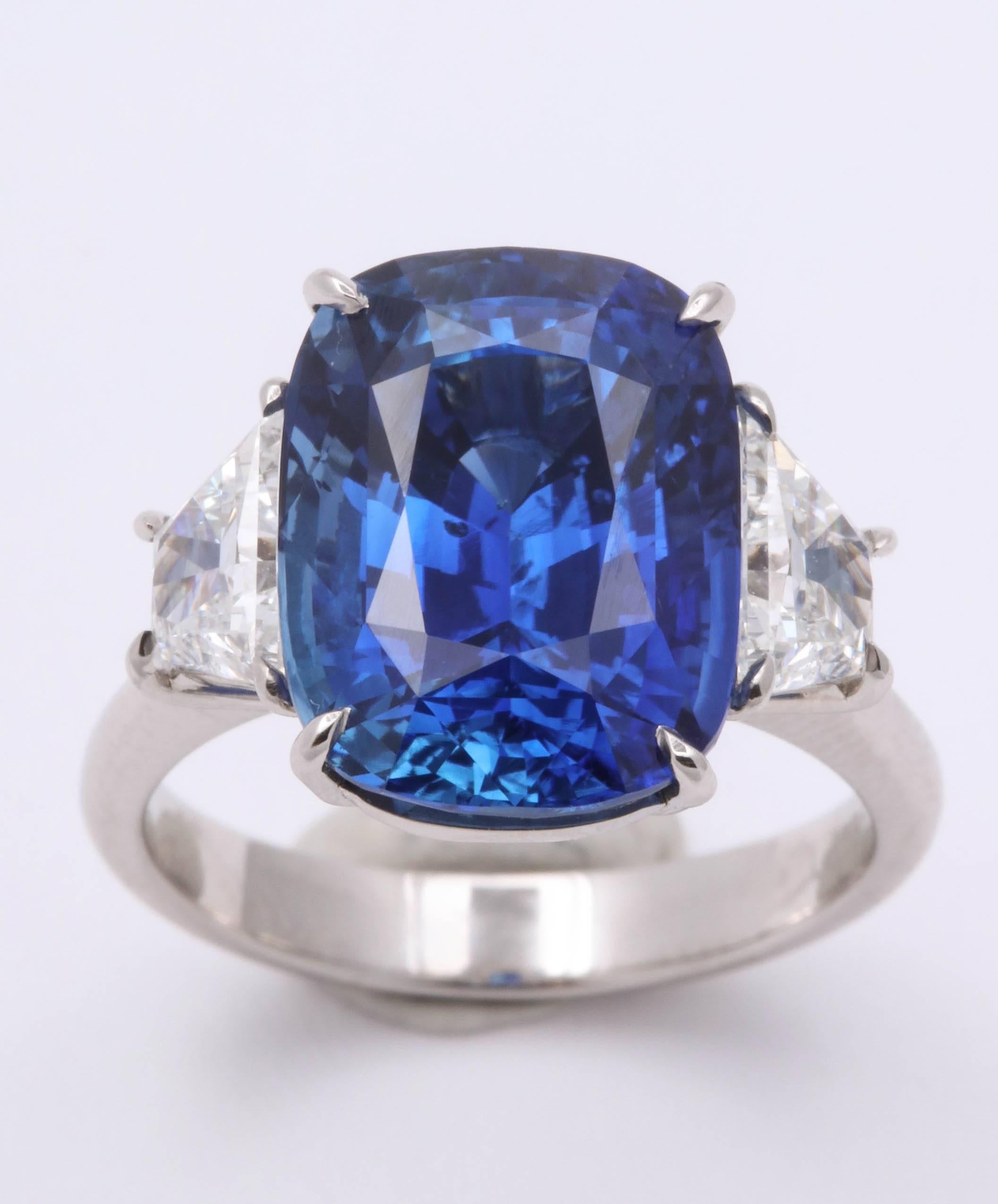 10 Carat Ceylon Blue Sapphire and Diamond Ring In New Condition In New York, NY