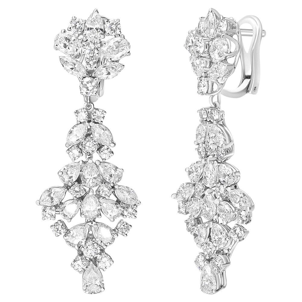 Taille poire Boucles d'oreilles en diamant chandelier de 10 carats en vente