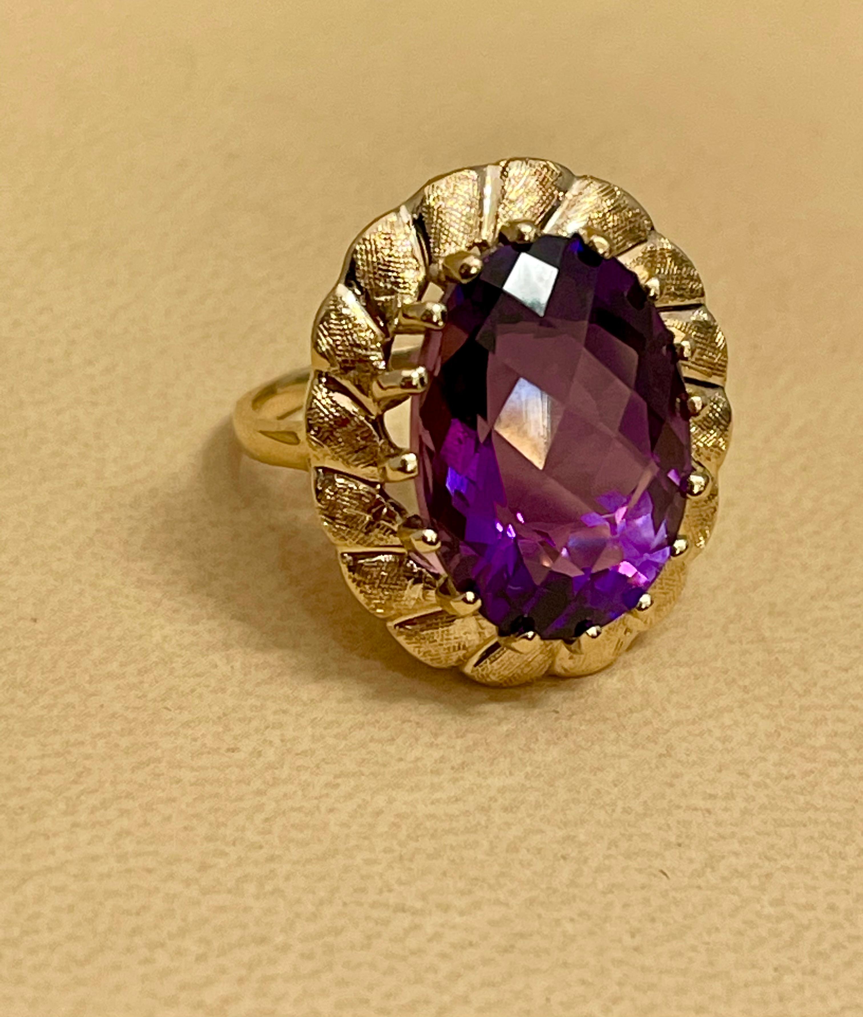 10 Carat Checker Board Amethyst Cocktail Ring in 14 Karat Yellow Gold For Sale 1