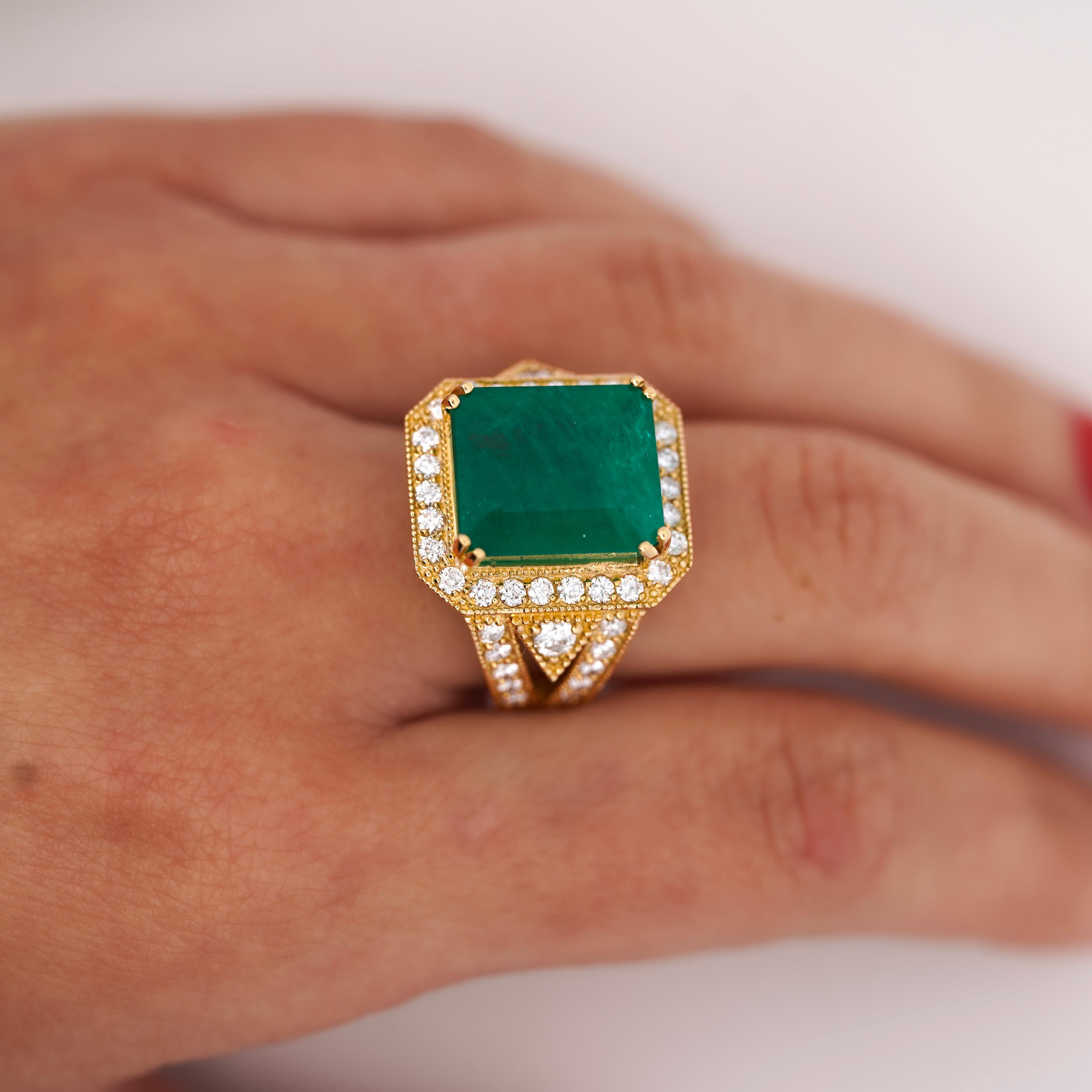 10 Karat kolumbianischer Smaragd & Diamant Halo geteilter Schaft in 18 Karat Gold Statement-Ring mit Smaragd im Angebot 4