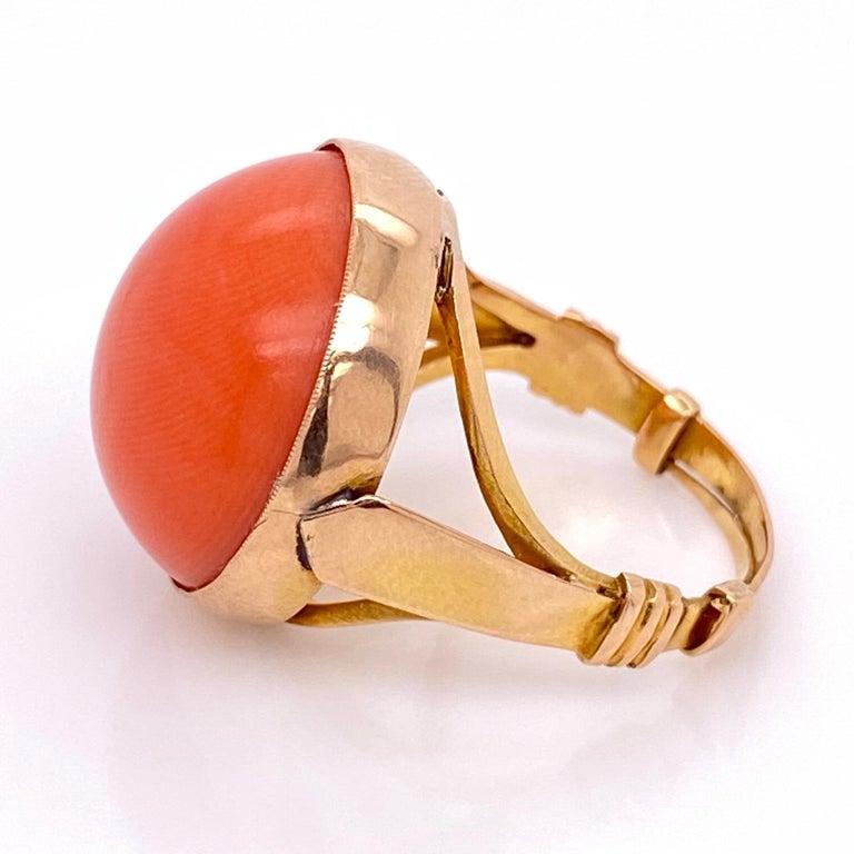 Women's 10 Carat Coral Solitaire Retro Gold Cocktail Ring Estate Fine Jewelry For Sale