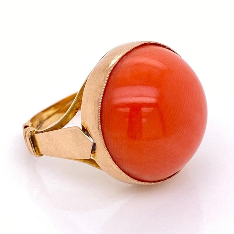 10 Carat Coral Solitaire Retro Gold Cocktail Ring Estate Fine Jewelry For Sale 1