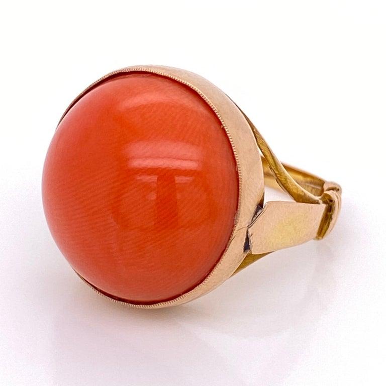 10 Carat Coral Solitaire Retro Gold Cocktail Ring Estate Fine Jewelry For Sale 3