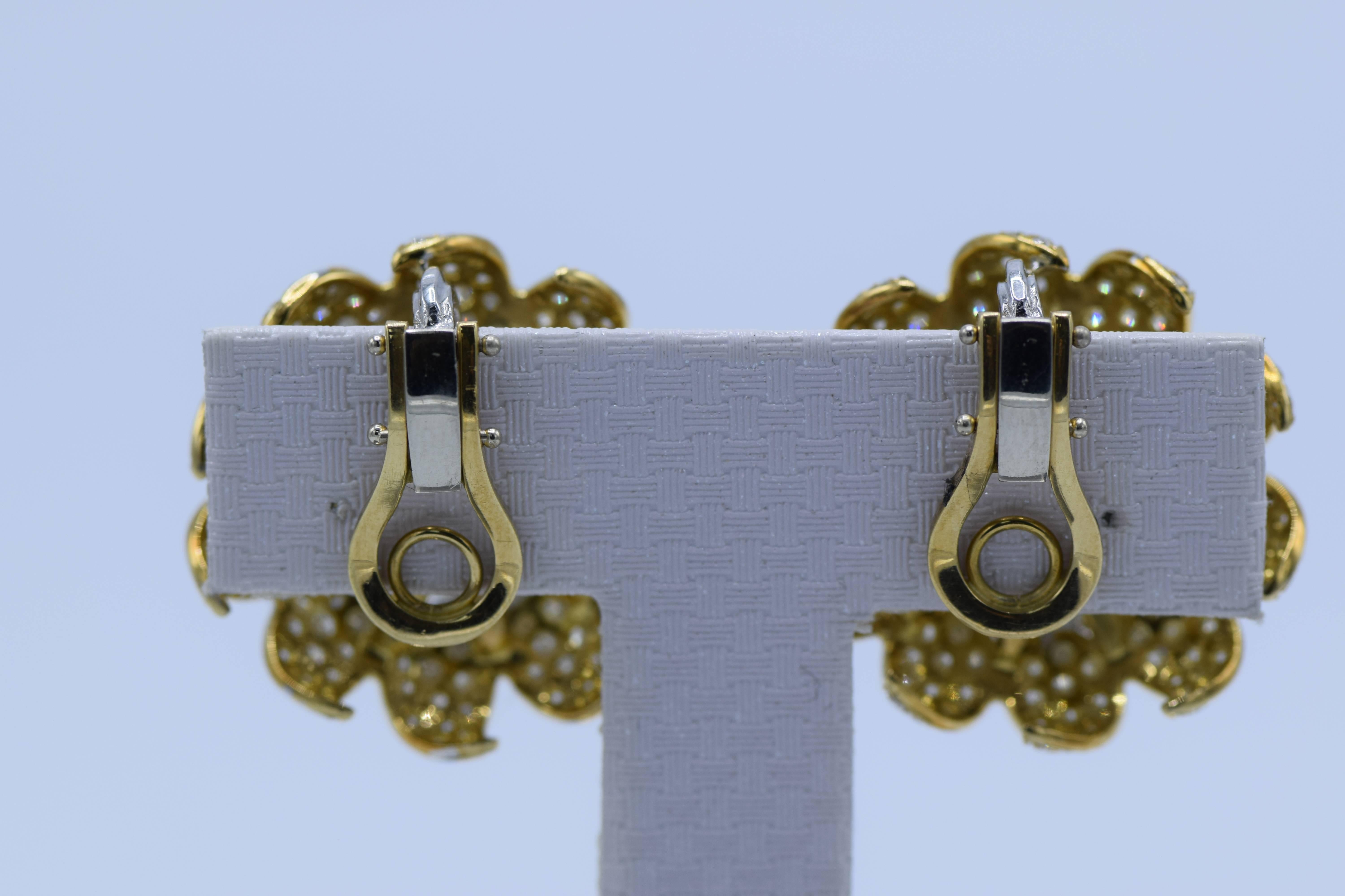 10 Carat Diamond and Two-Tone Gold Clip-On Earrings In Excellent Condition For Sale In New York, NY