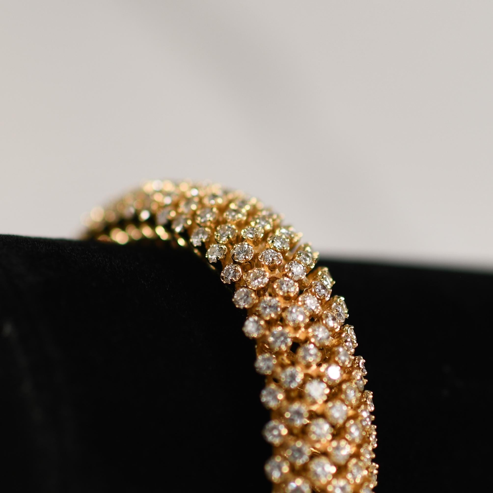 Flexibles Gliederarmband aus 14 Karat Gelbgold mit 10 Karat Diamanten Bombe (Rundschliff)