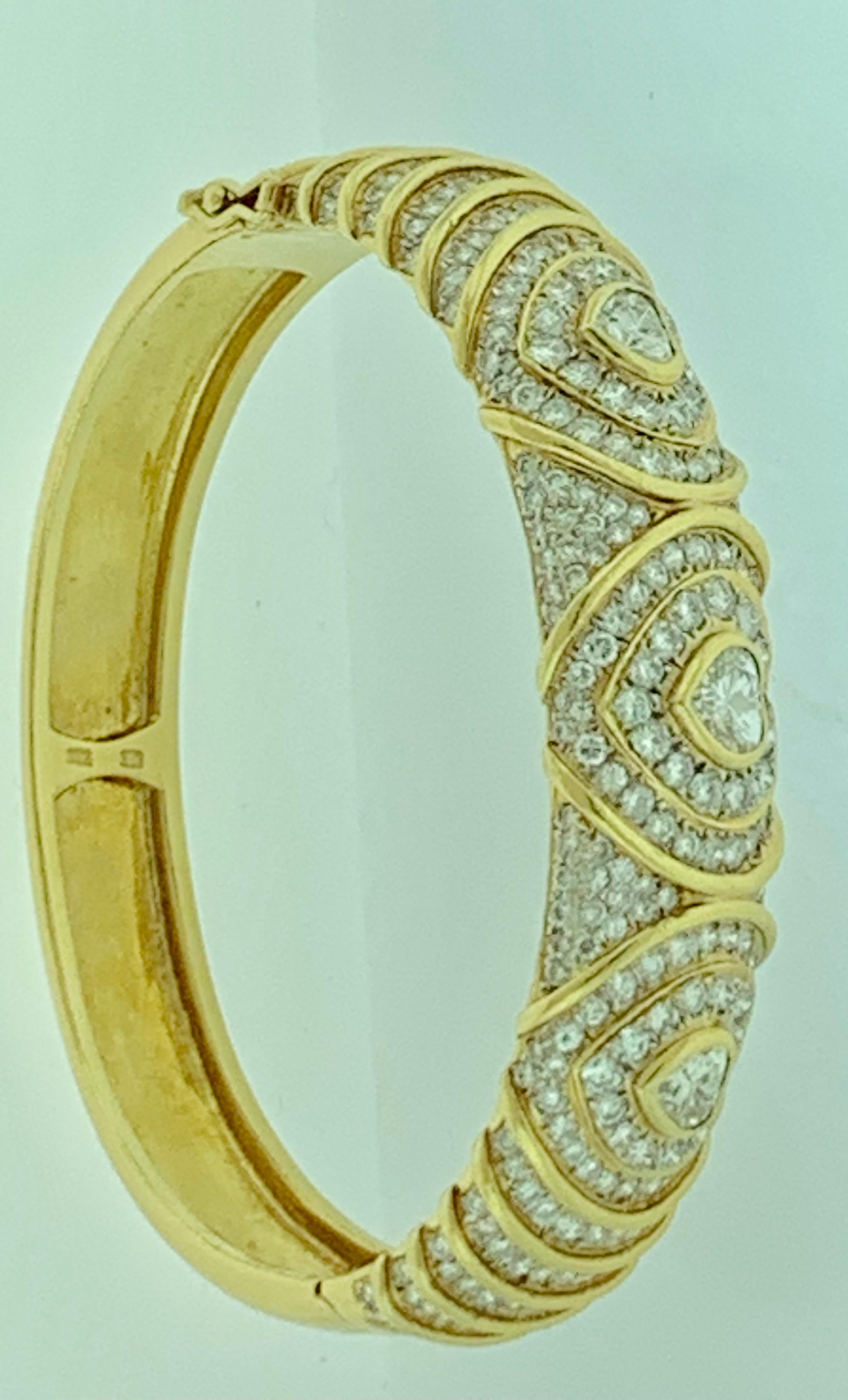 Round Cut 10 Carat Diamond Heart Shape Bangle /Bracelet in 18 Karat Yellow Gold 48 Grams