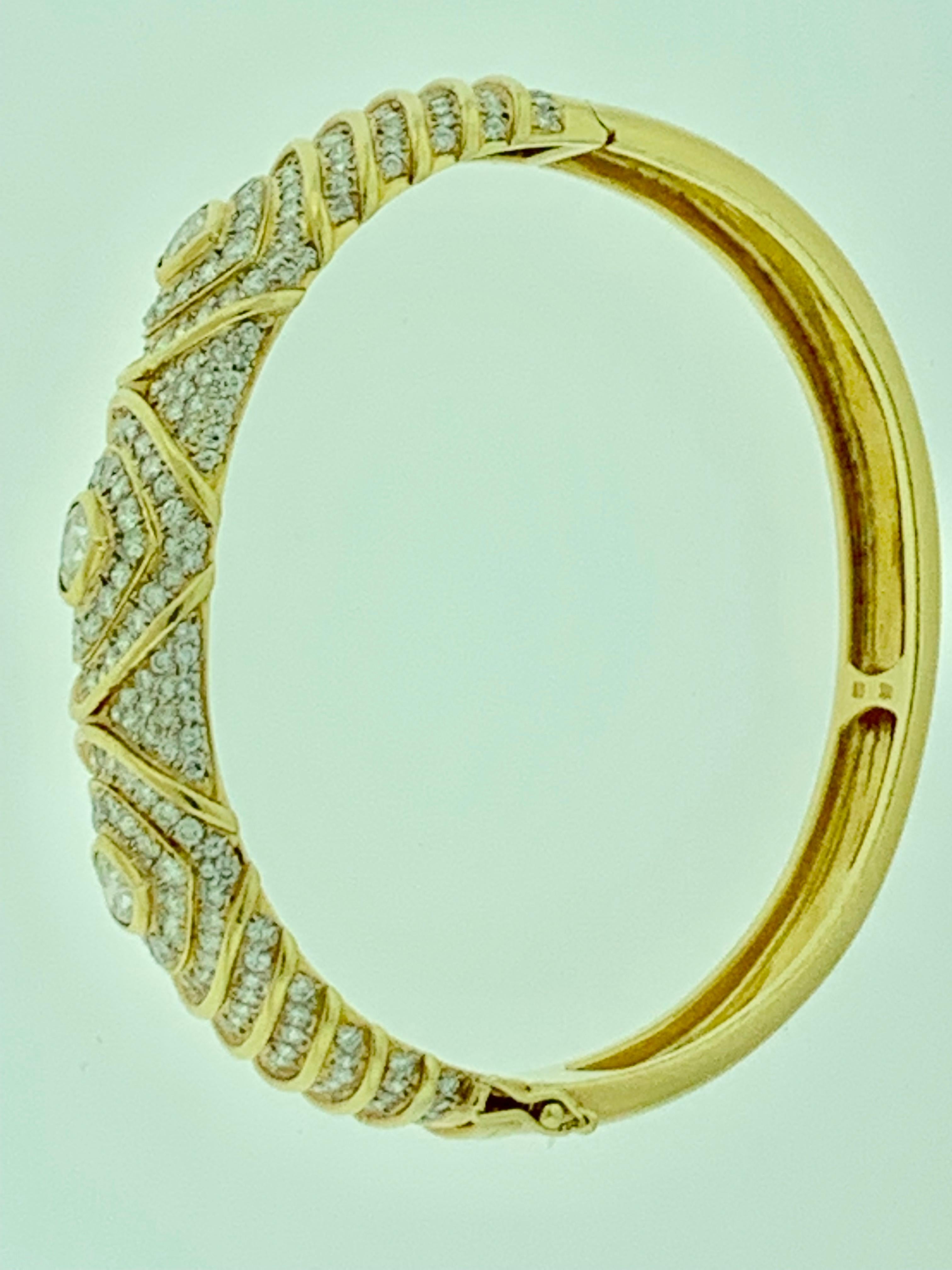 Women's 10 Carat Diamond Heart Shape Bangle /Bracelet in 18 Karat Yellow Gold 48 Grams
