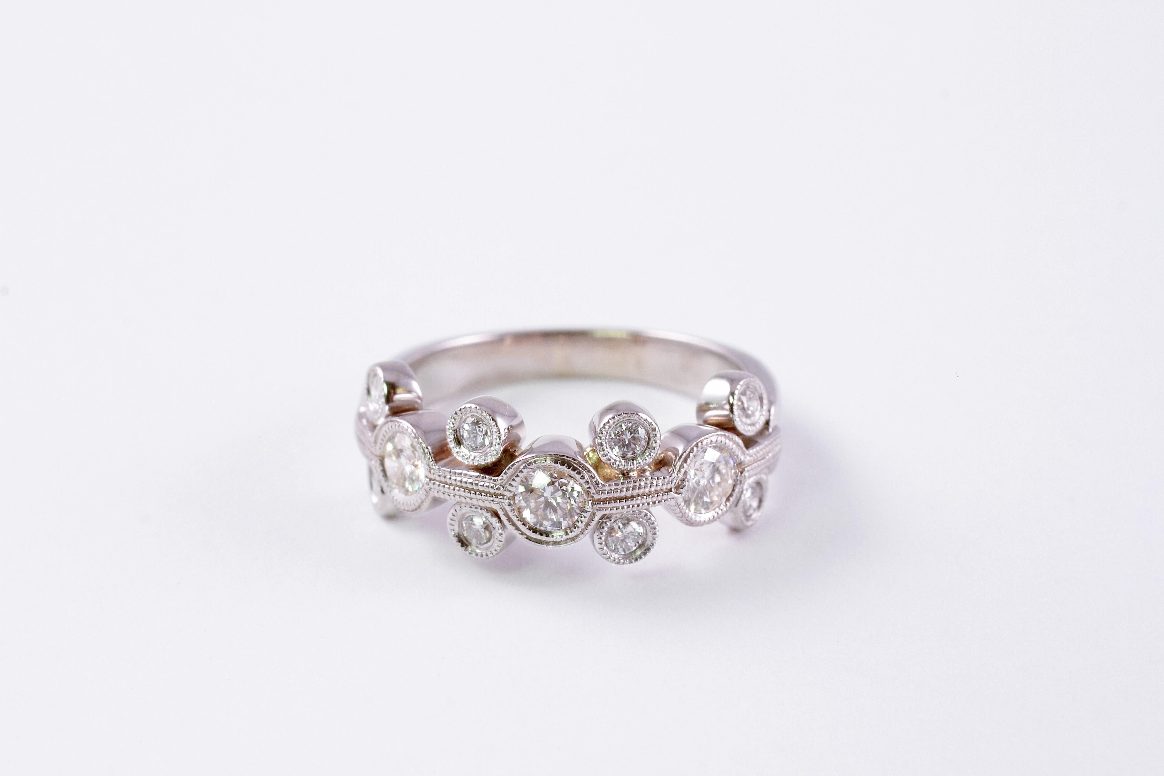 Contemporary 1.0 Carat Diamond Ring 18 Karat White Gold