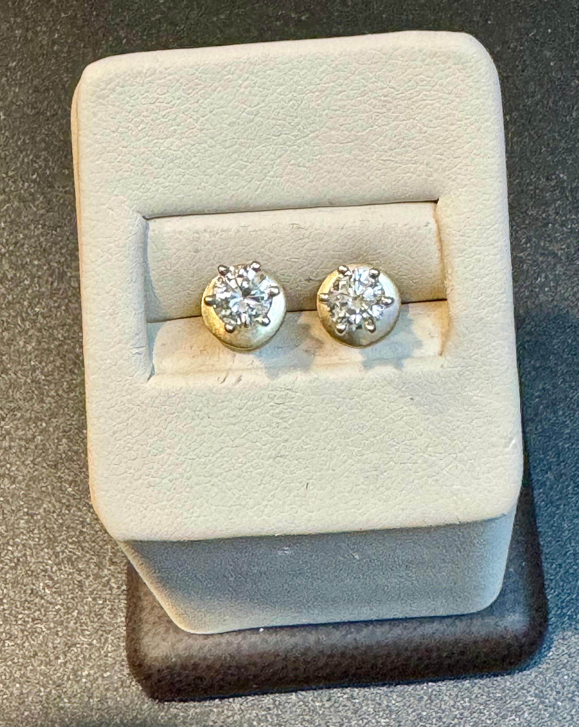1.0 Carat Diamond Solitaire Stud Earrings 6 Prongs Screw Back 14 Kt Yellow Gold For Sale 4