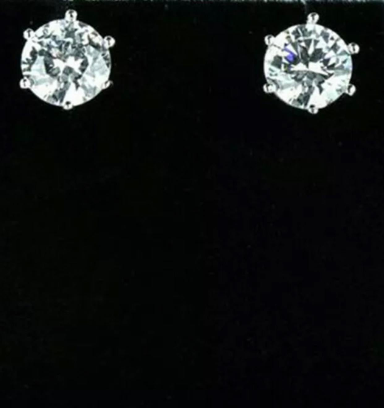1 kt diamond stud earrings