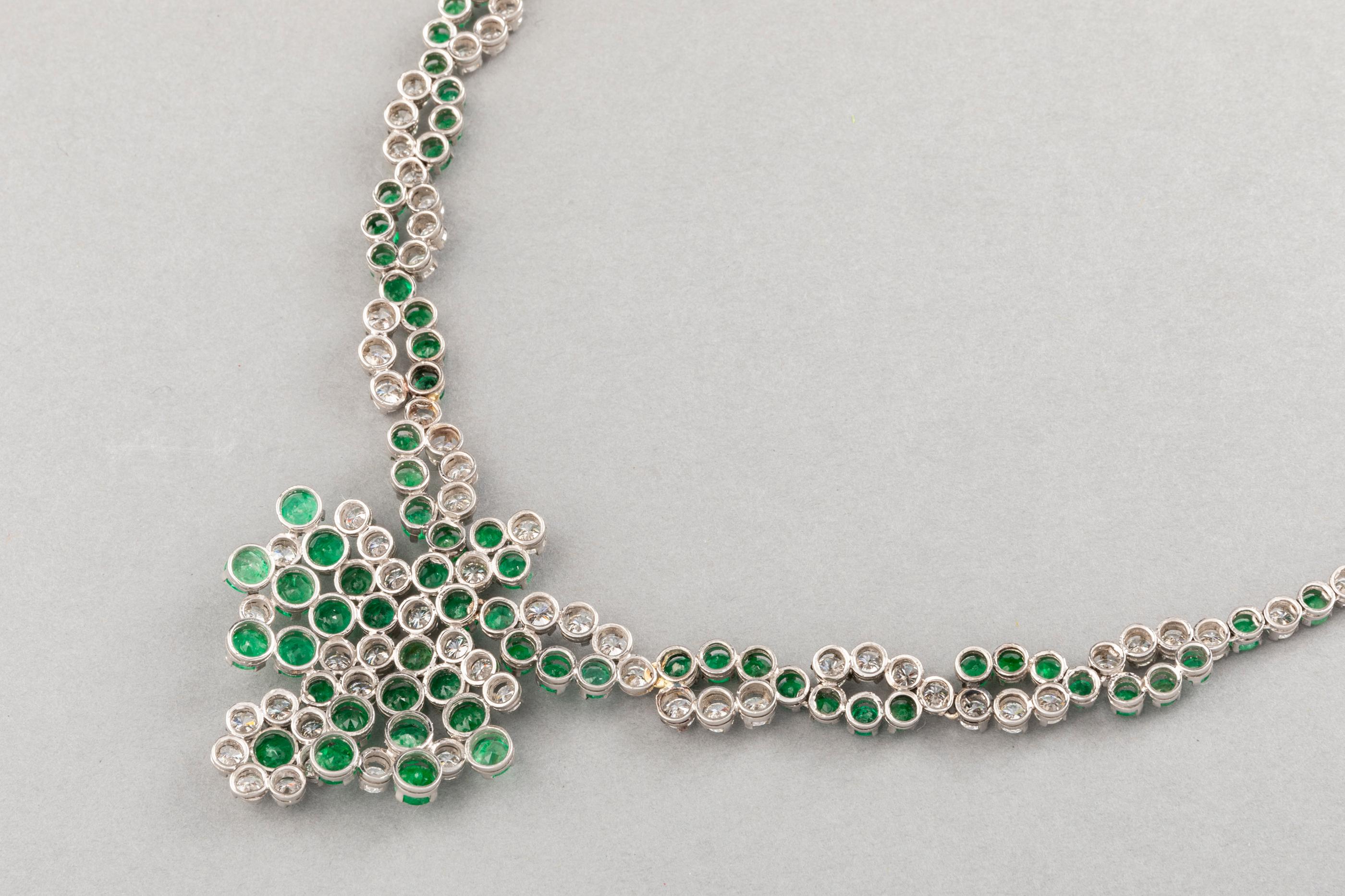 10 Carat Diamonds and 12 Carat Emeralds Necklace In Good Condition In Saint-Ouen, FR
