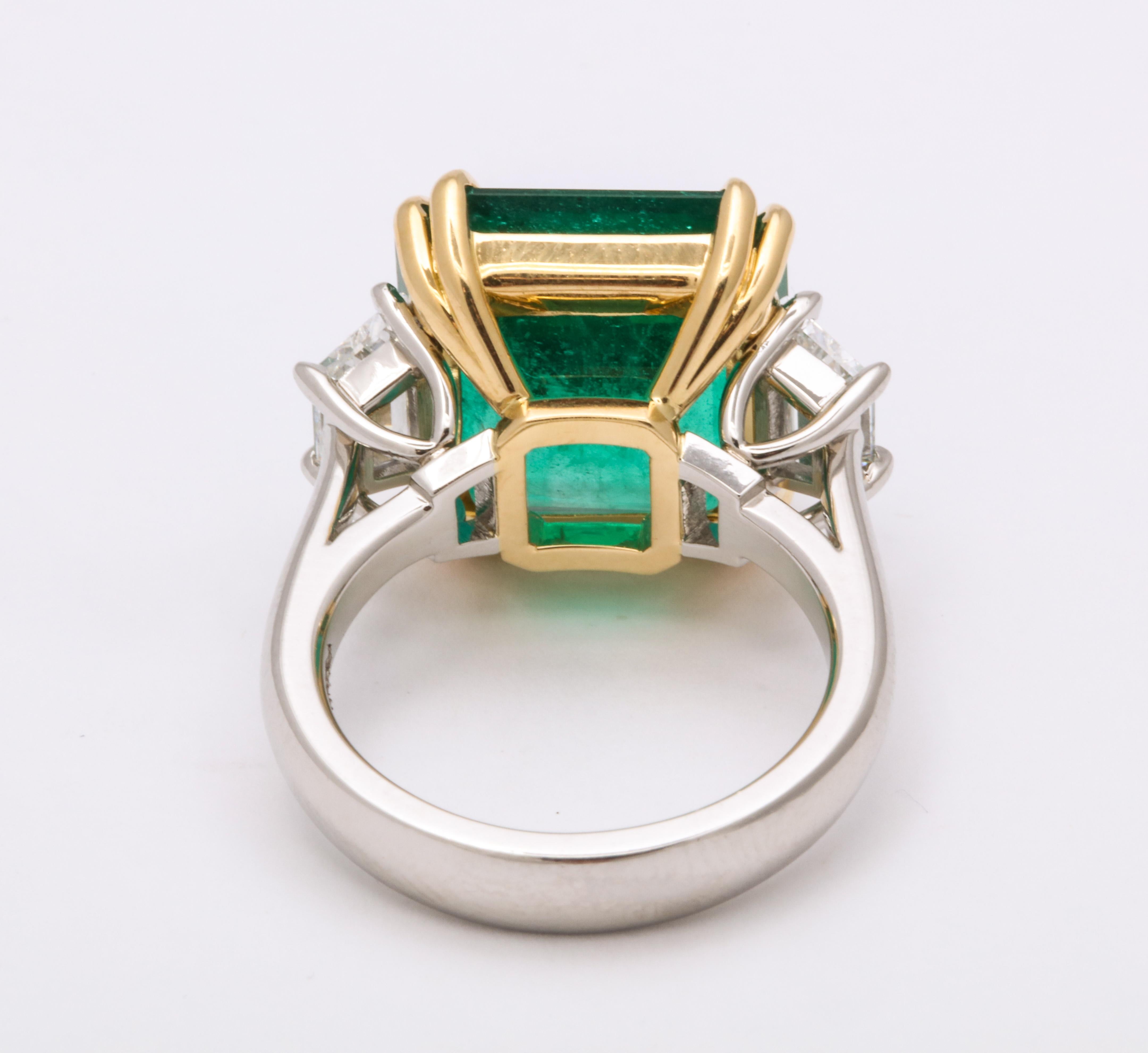 10 Carat Emerald and Diamond Ring In New Condition In New York, NY