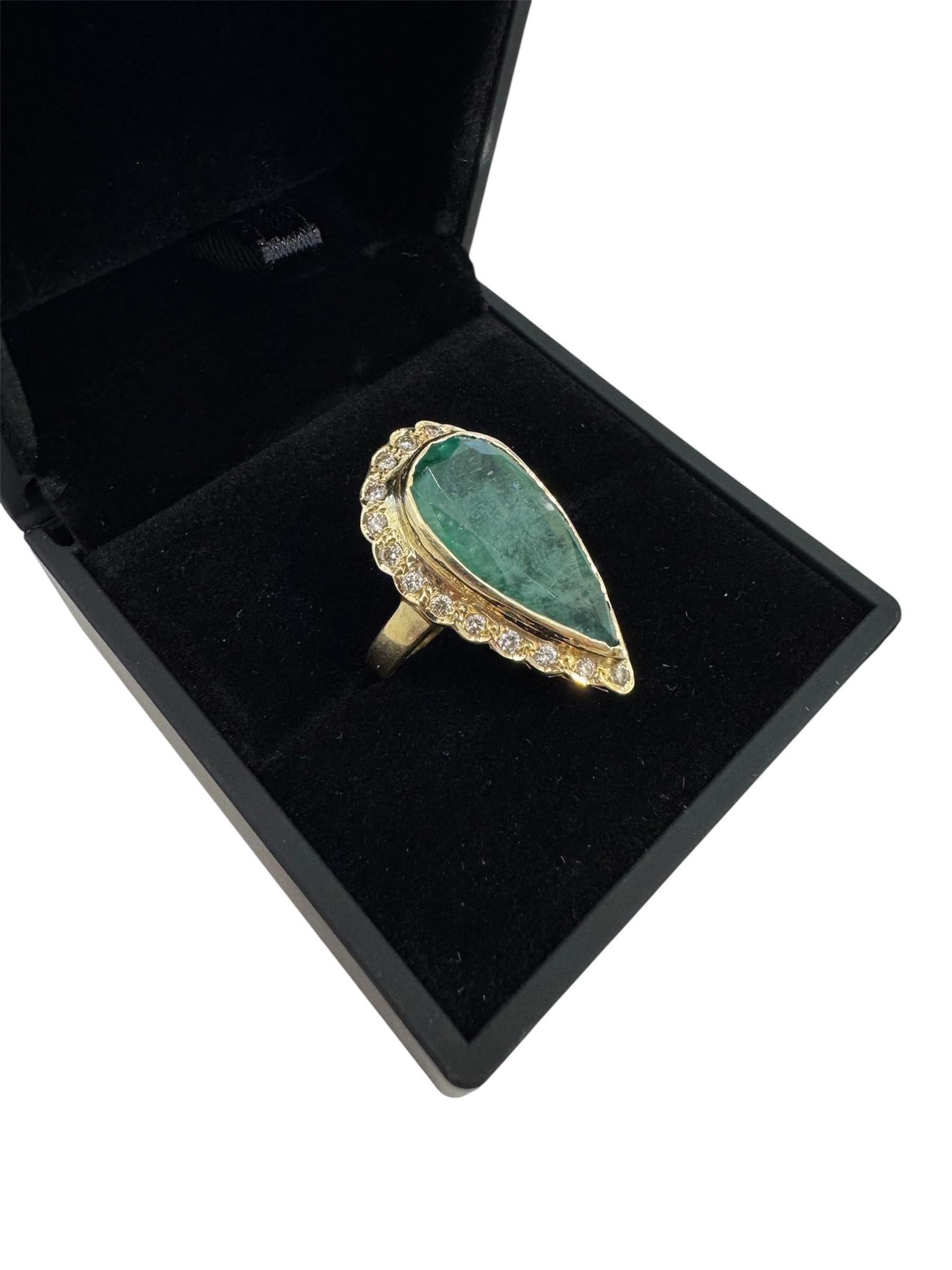 10 Karat Smaragd und Diamant Ring in 14K Gold für Damen oder Herren im Angebot