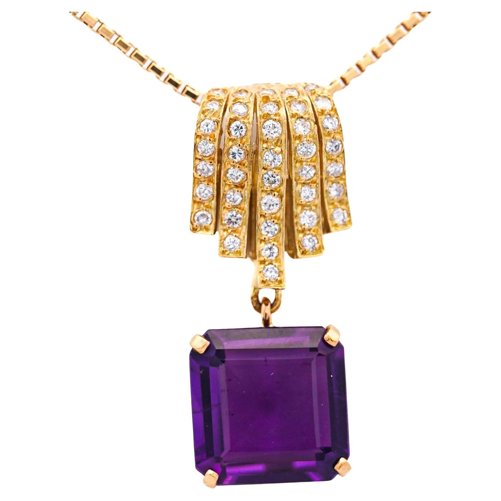 Colgante de gota de oro de 18 quilates con amatista talla esmeralda de 10 quilates y pavé de diamantes en venta