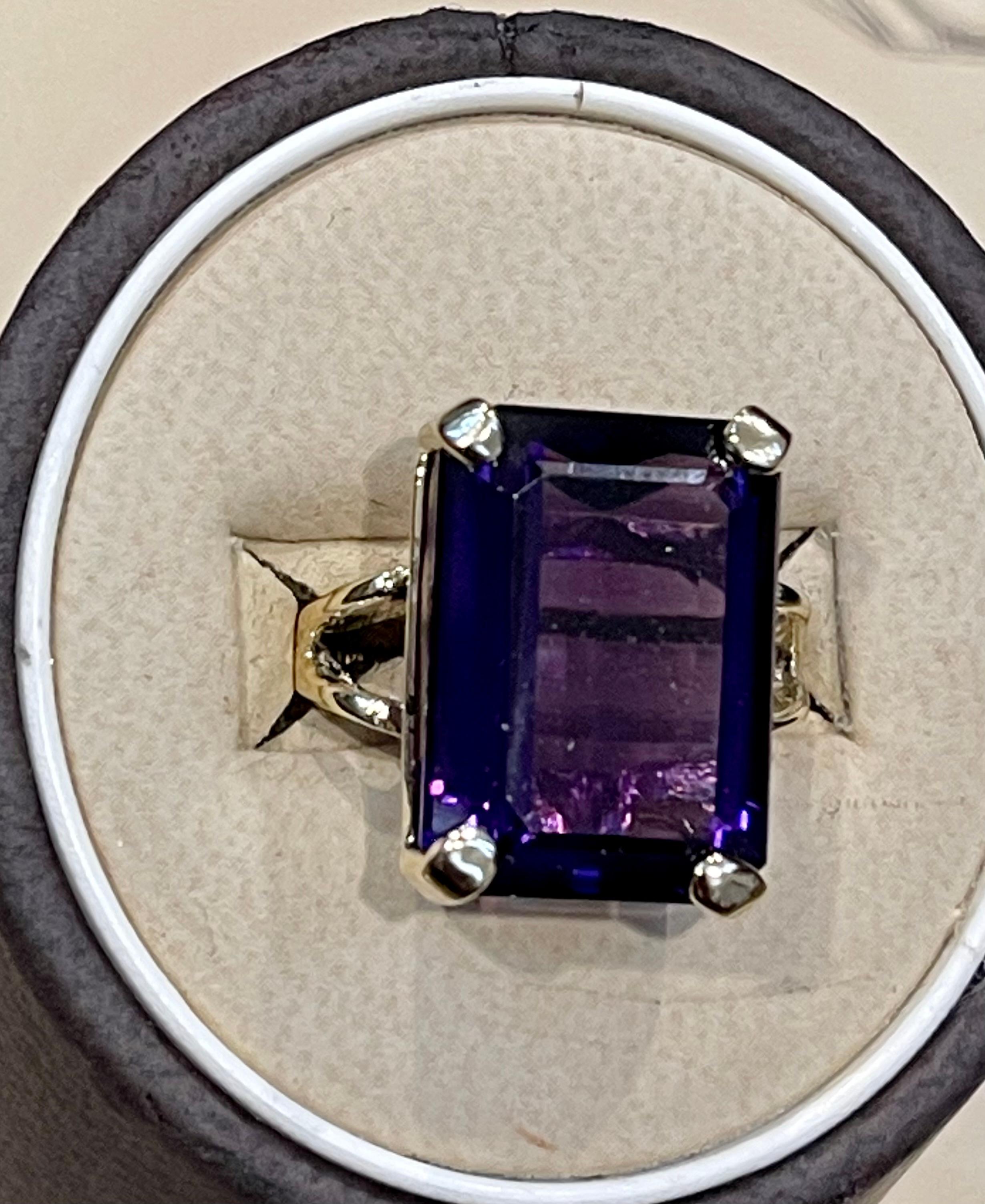 13 Carat Emerald Cut Amethyst Cocktail Ring in 14 Karat Yellow Gold In Excellent Condition For Sale In New York, NY