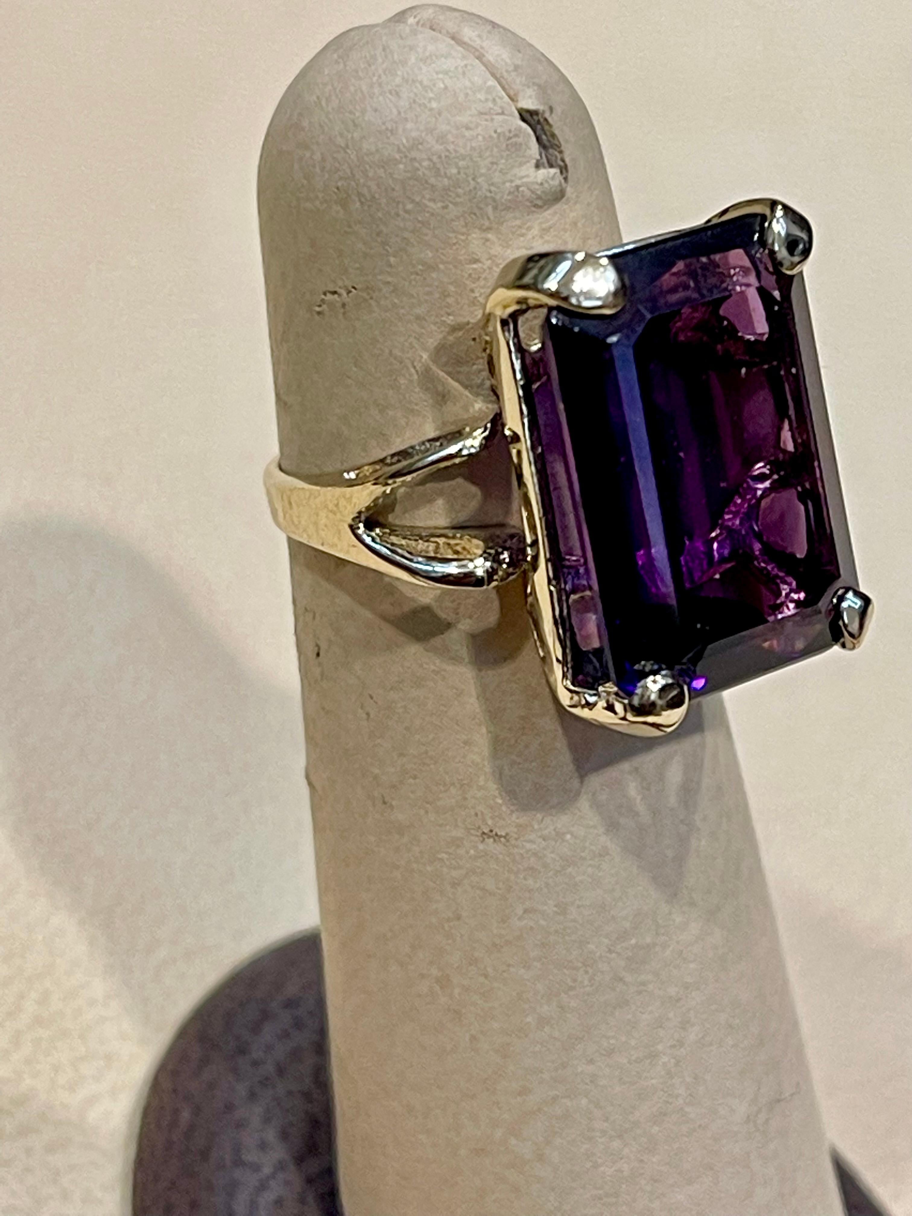 13 Carat Emerald Cut Amethyst Cocktail Ring in 14 Karat Yellow Gold For Sale 3