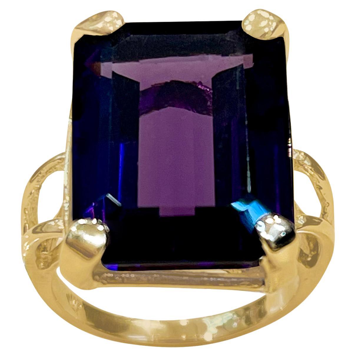 13 Carat Emerald Cut Amethyst Cocktail Ring in 14 Karat Yellow Gold For Sale