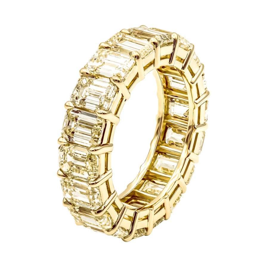 The CHLOE Wedding Anniversary Eternity Band features 18 Emerald Cut 50 pointer diamonds weighing a total of approximately 9.50 carats, Shared Prong set in 18K Yellow Gold.

ETERNITY BAND / Wedding Bands Eternity SHARED PRONG

Diamonds
Diamond Size: