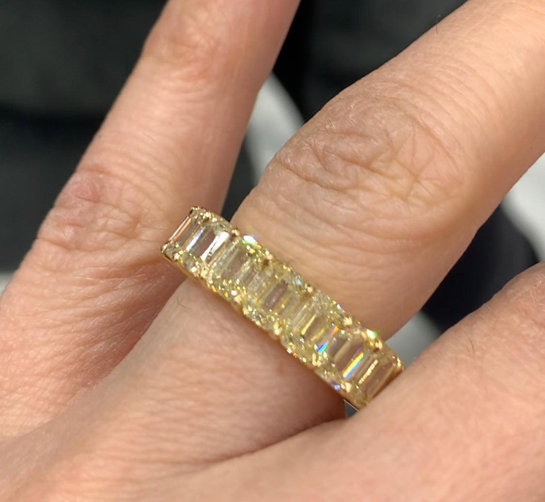 10 Carat Emerald Cut Diamond Eternity Band Certified In New Condition In New York, NY