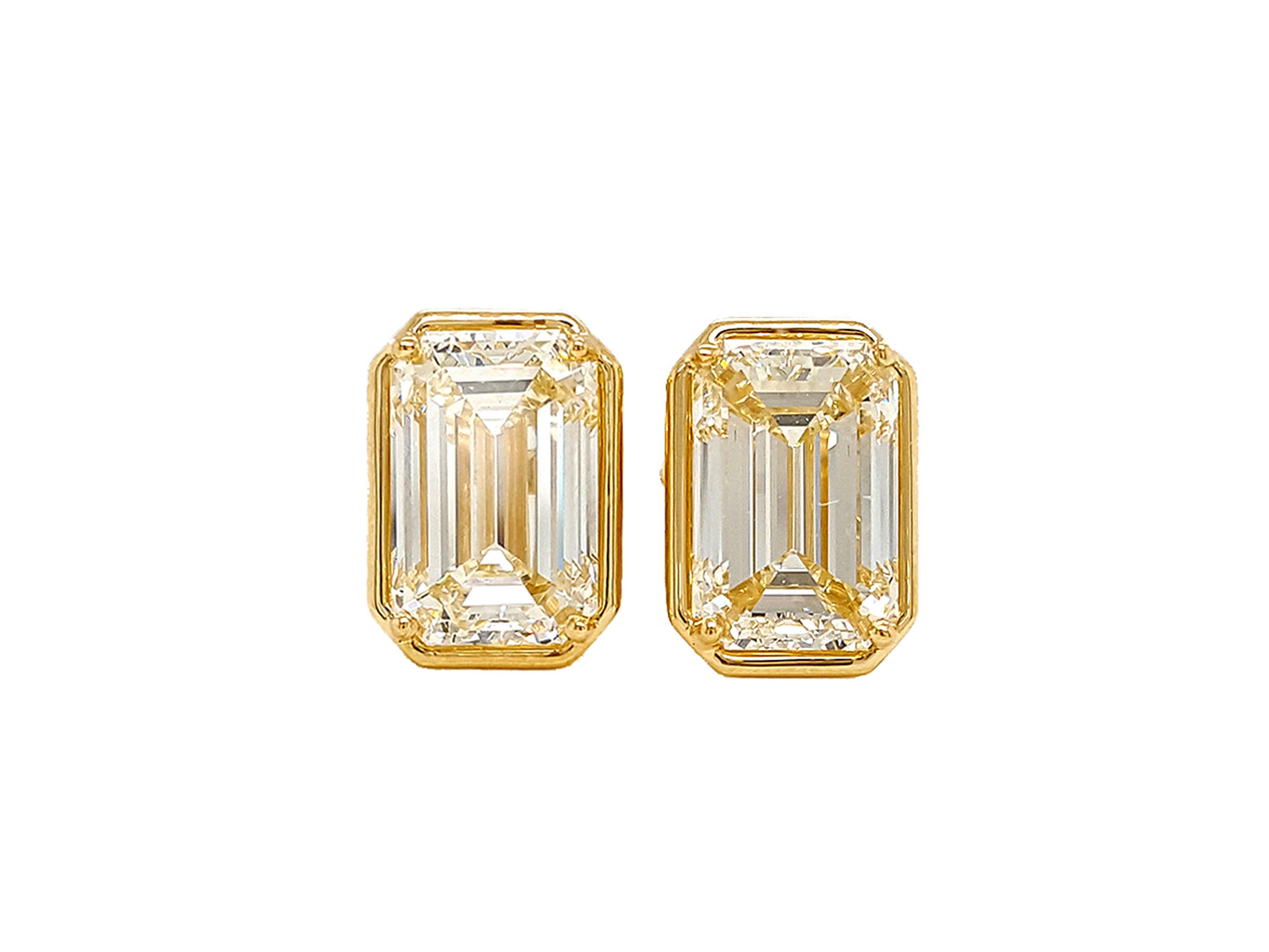 10 Carat Emerald Cut Diamond Stud Earrings Set in 18k Gold Bezel, GIA Certified (Smaragdschliff) im Angebot