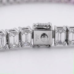 Pulsera tipo «tennis» con diamantes de 10 quilates en talla esmeralda, en oro blanco de 18k