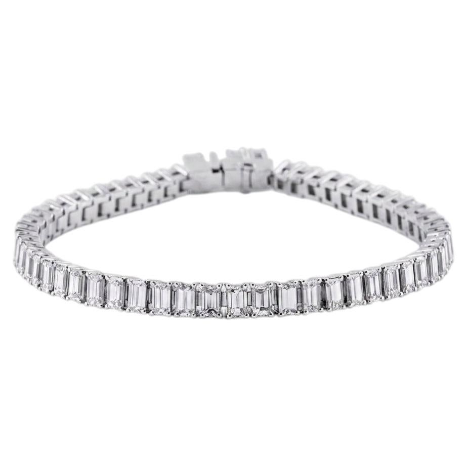 Pulsera tipo «tennis» con diamantes de 10 quilates en talla esmeralda, en oro blanco de 18k