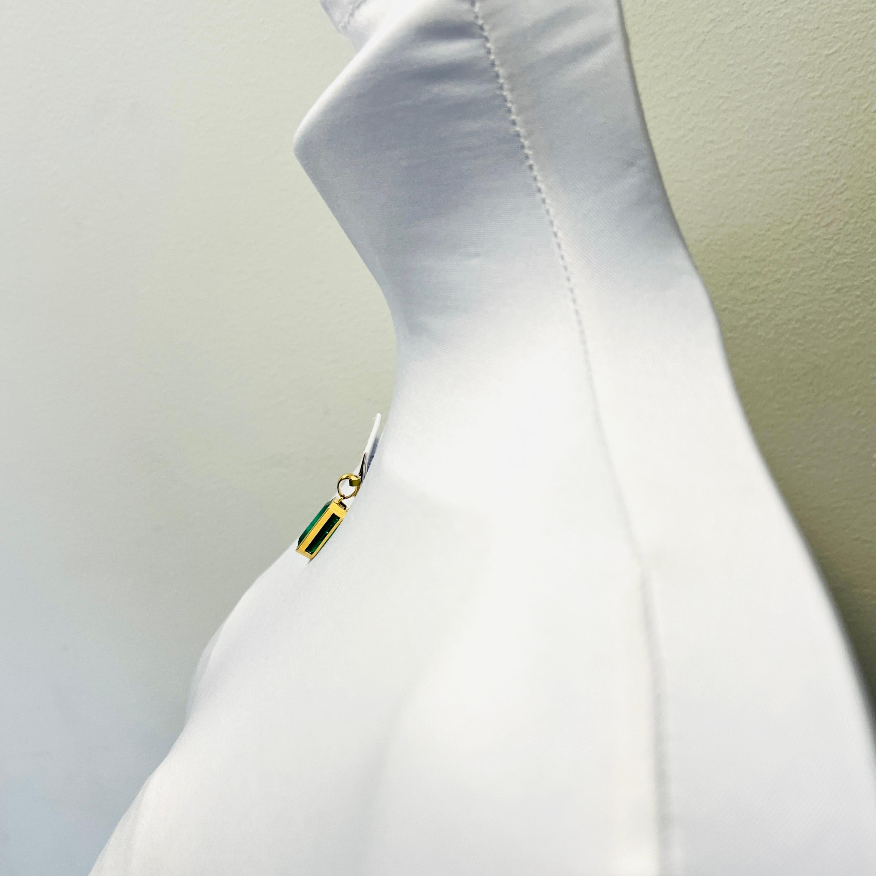 10 Carat Emerald Cut Emerald Pendant in 18K Yellow Gold Neuf - En vente à Los Angeles, CA