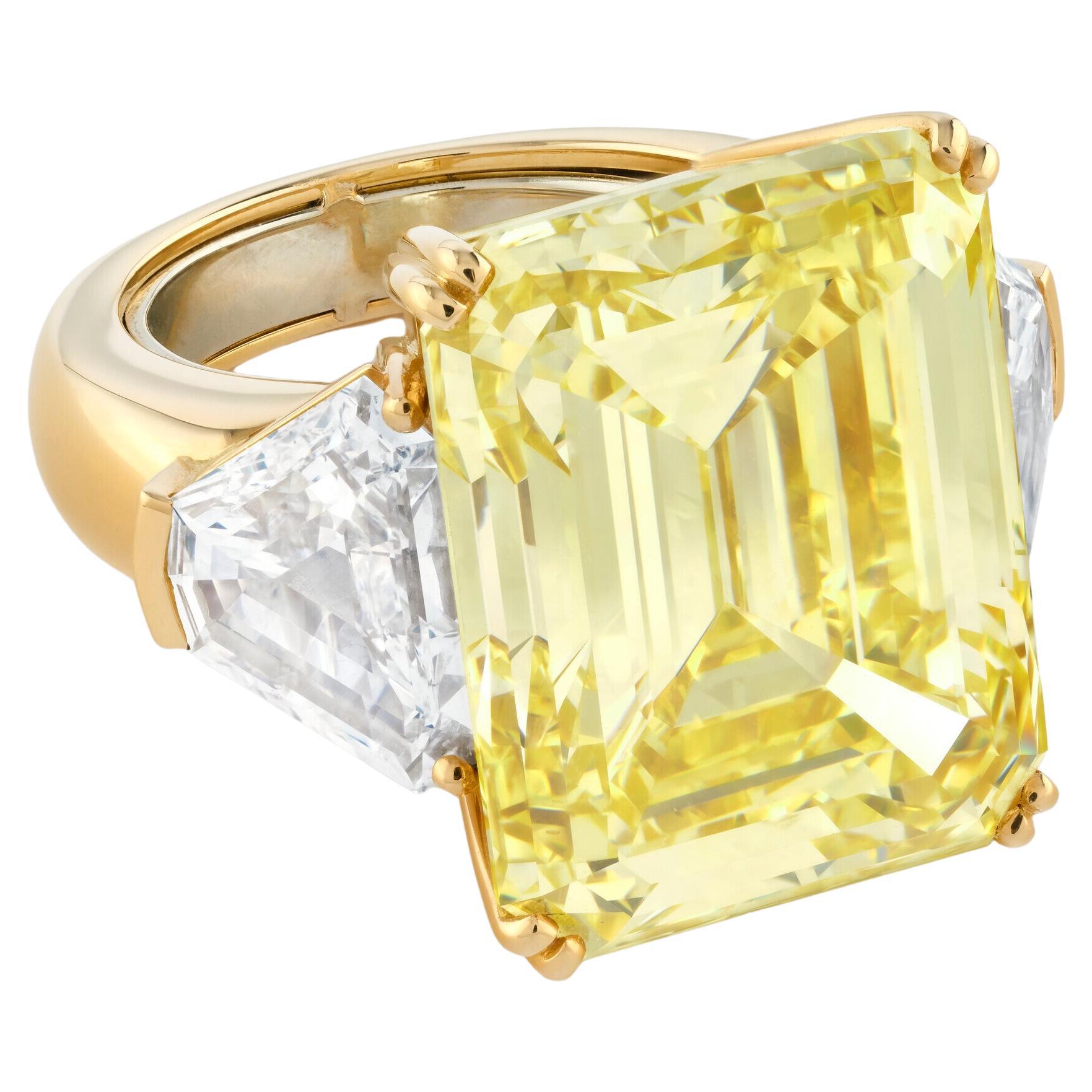 10 Carat Emerald-cut Statement Fancy Yellow   Colour-Collector’s l Diamond Ring For Sale