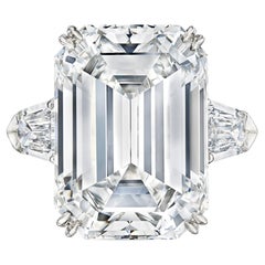10 Carat Emerald-cut Statement VS  Unparalleled Brilliance Diamond Ring