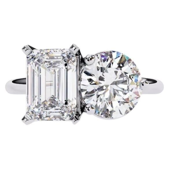 10 Carat Emerald-cut Toi Et Moi Diamond Ring / H color VS 14K White Gold For Sale