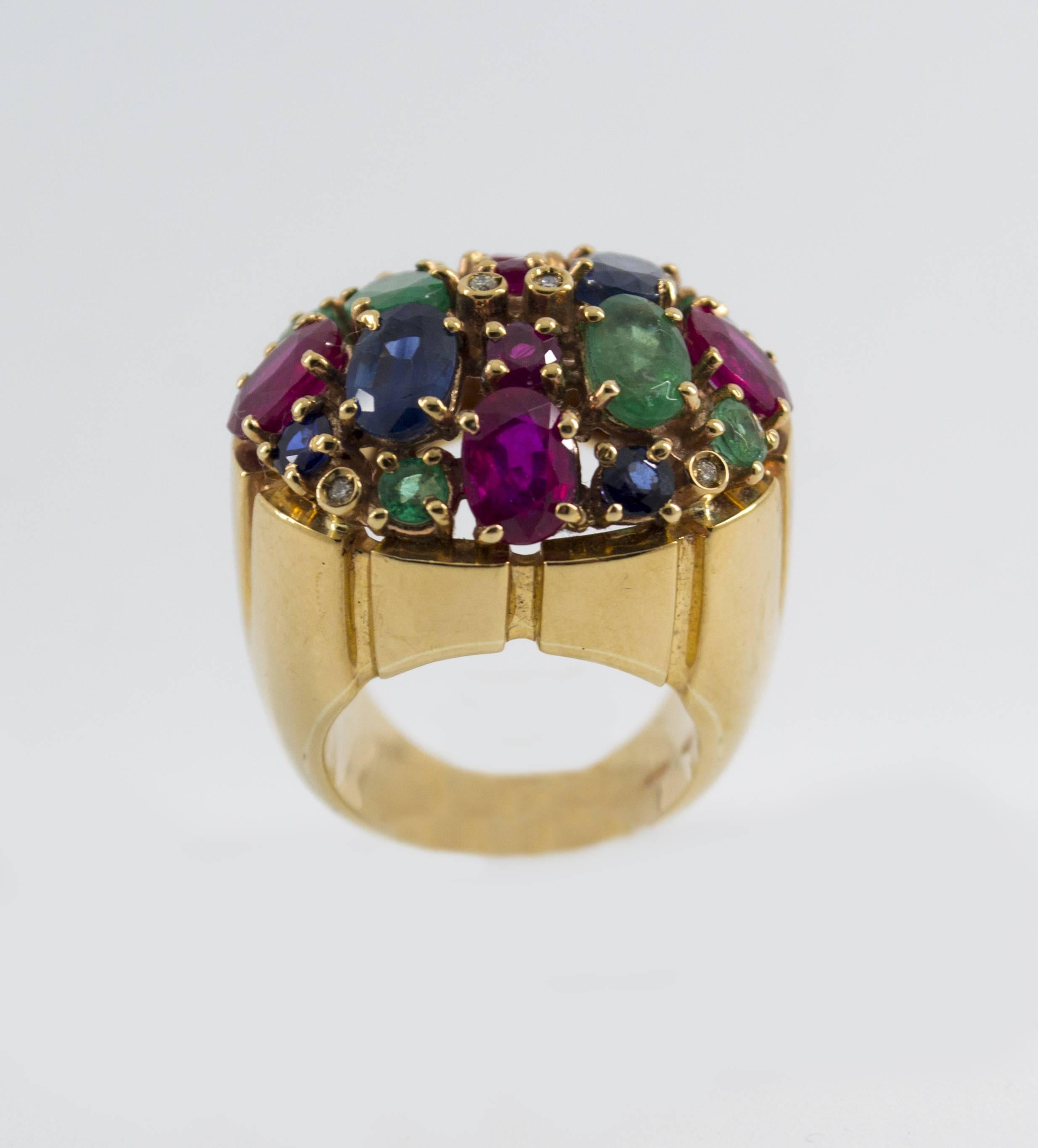 10 Carat Emerald Ruby Sapphire Diamond Yellow Gold Cocktail Ring In New Condition In Naples, IT