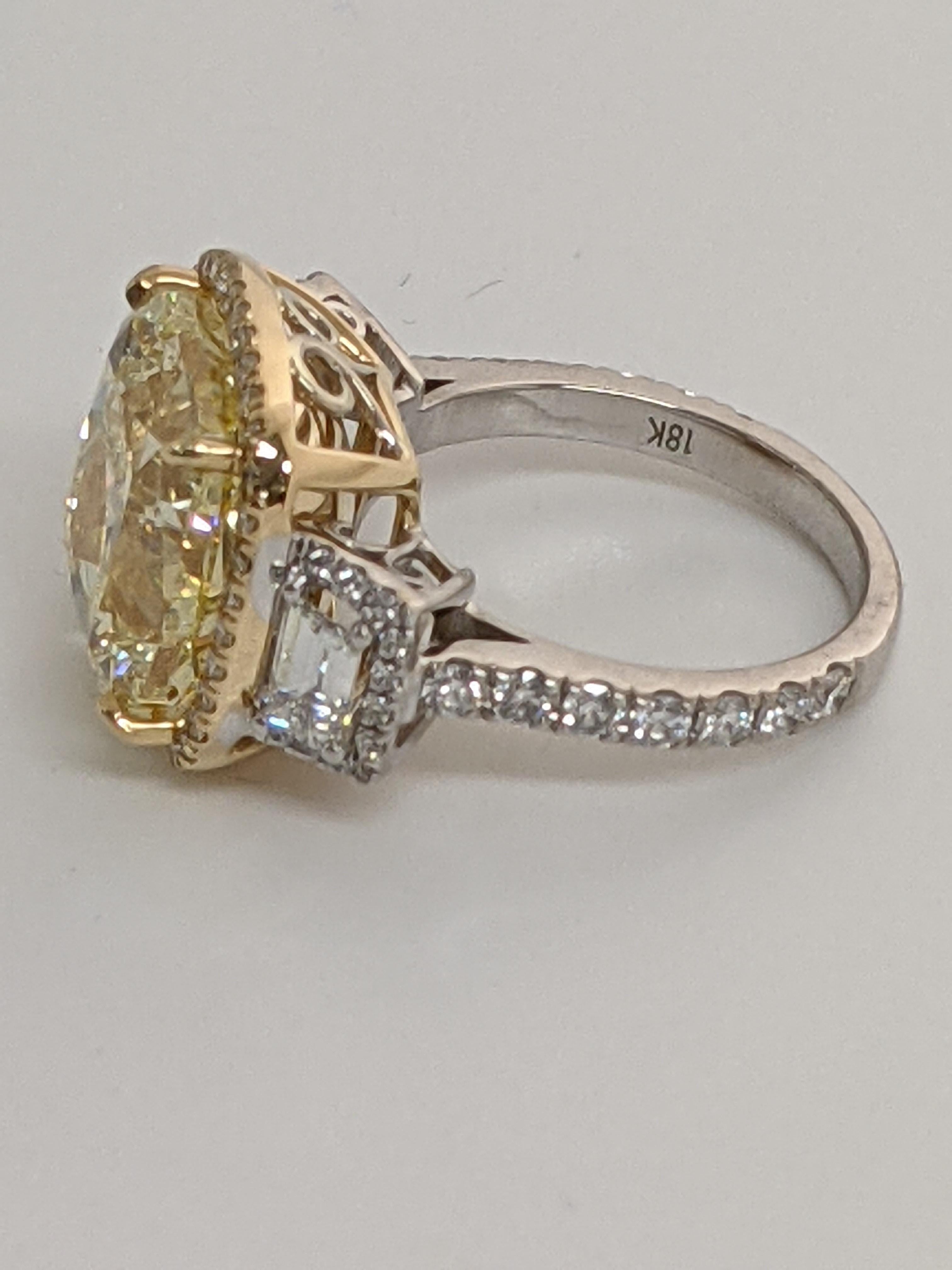 Contemporary 10 carat Fancy Light Yellow Diamond Ring VS1. GIA For Sale
