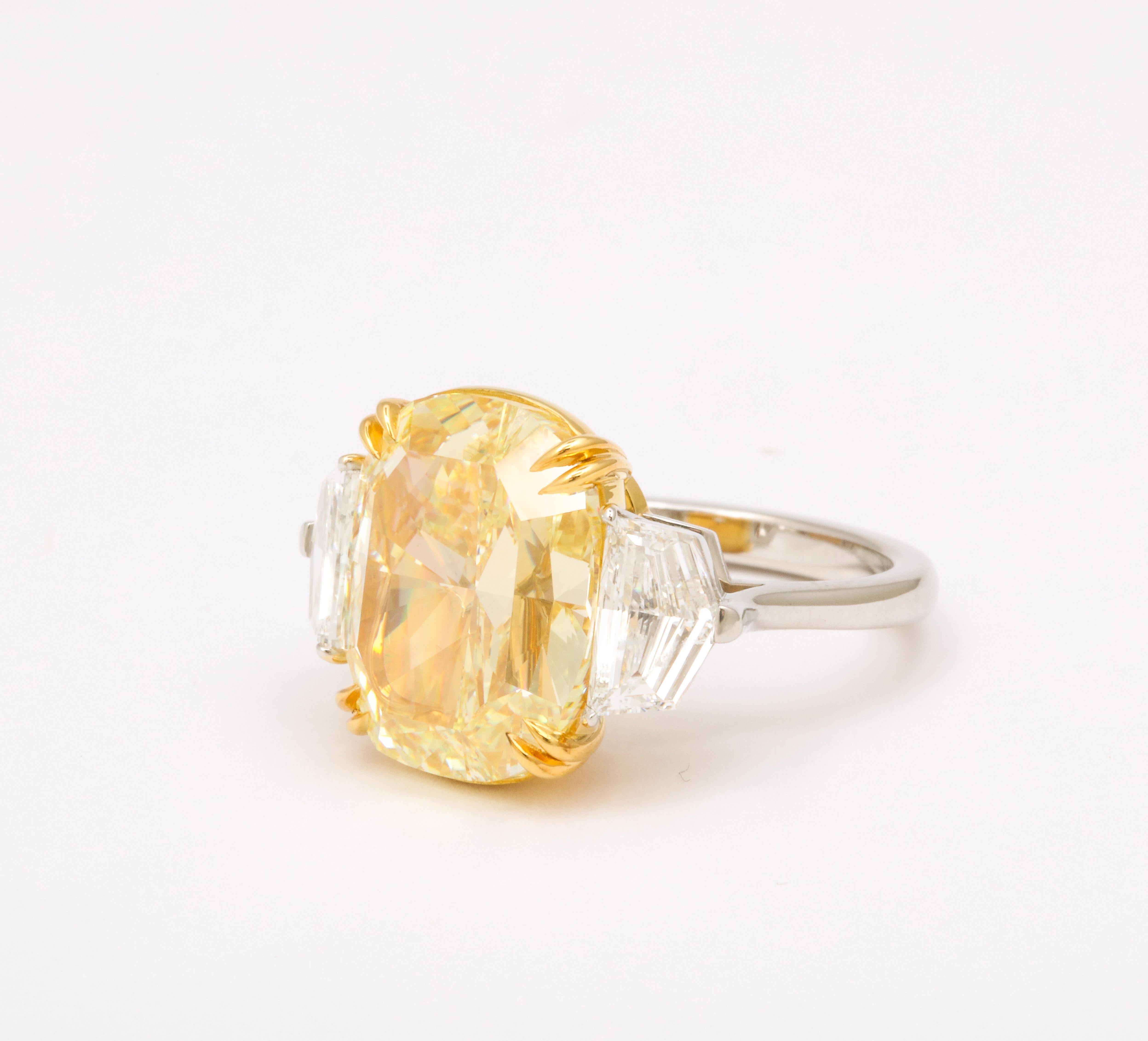 Women's or Men's 10 Carat Fancy Yellow Diamond Ring For Sale