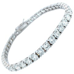 10 Carat Fine Diamond Tennis Bracelet in 18 Karat White Gold