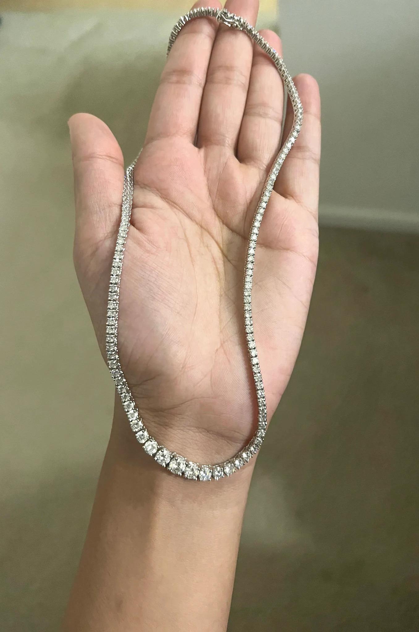 Contemporary 10 Carat Graduated Natural Diamond Riviera Tennis Necklace in 14k Gold For Sale